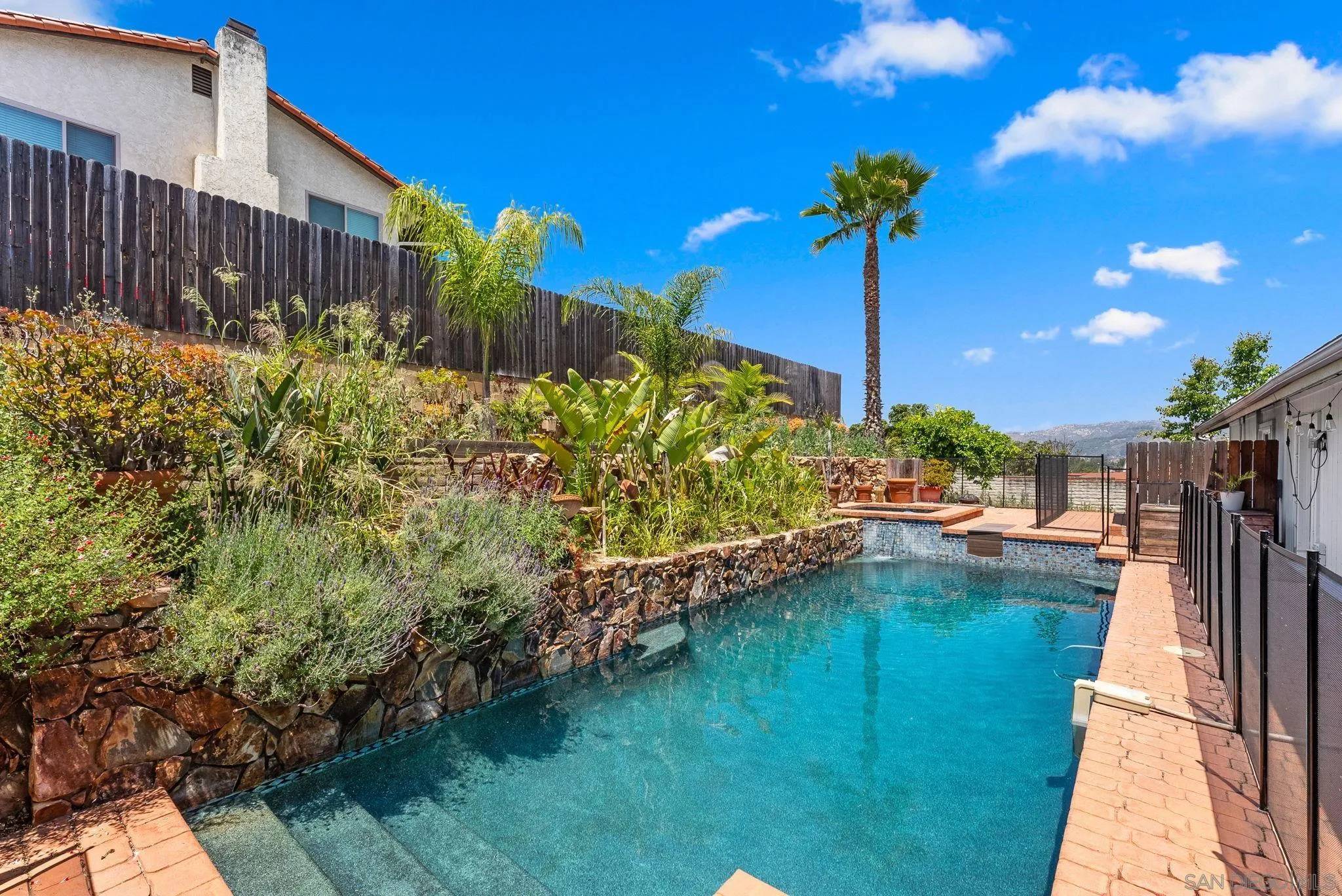 Escondido, CA 92027,925 Moody Dr