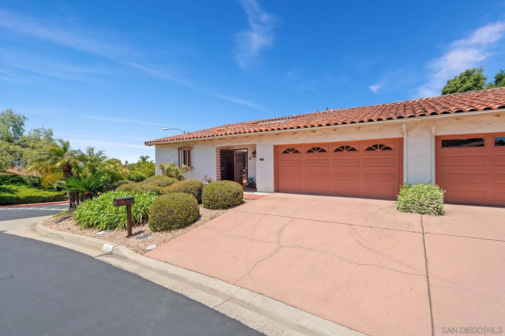 Escondido, CA 92026,1382 Miraflores Gln