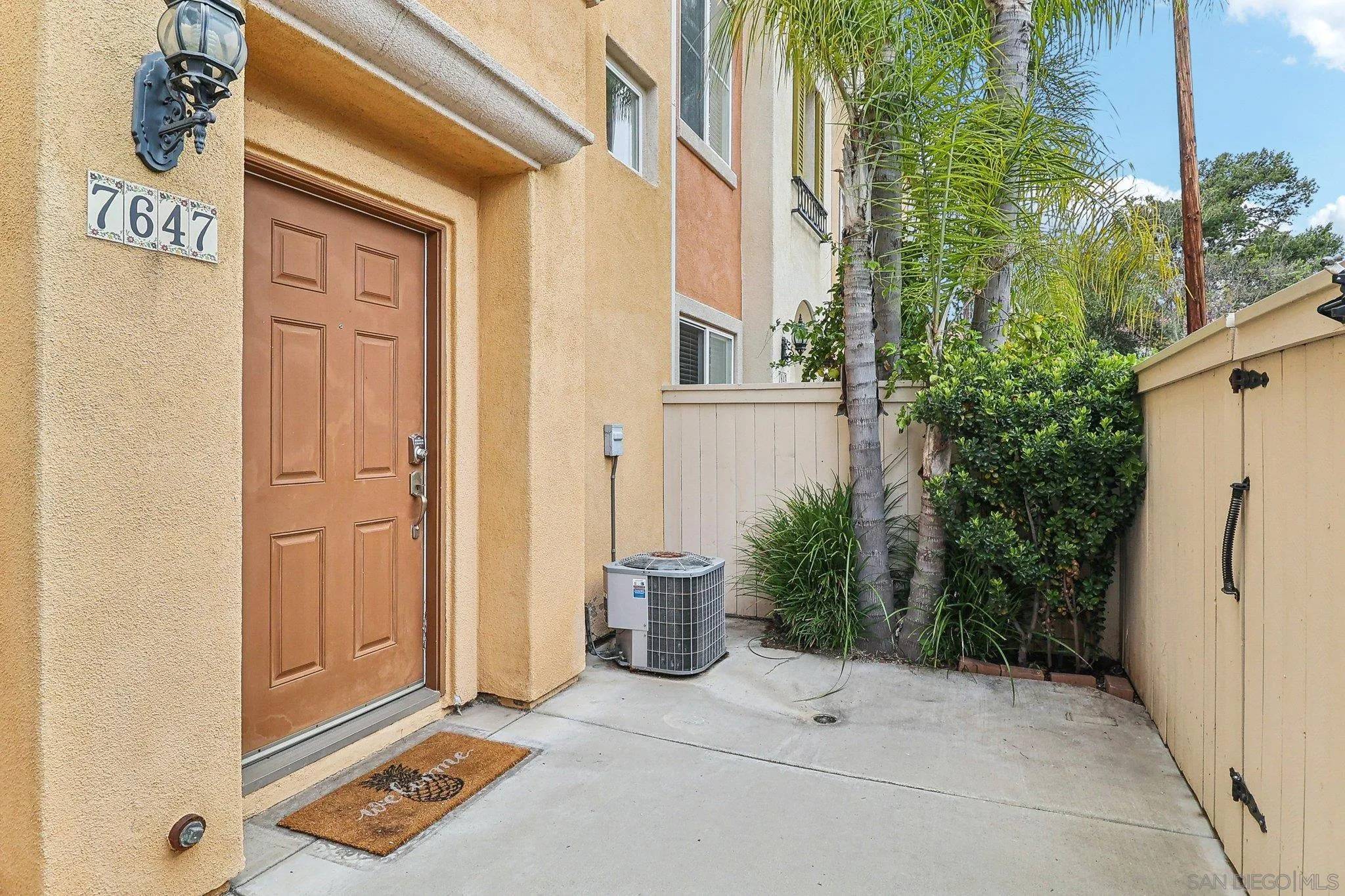 San Diego, CA 92111,7647 Family Circle