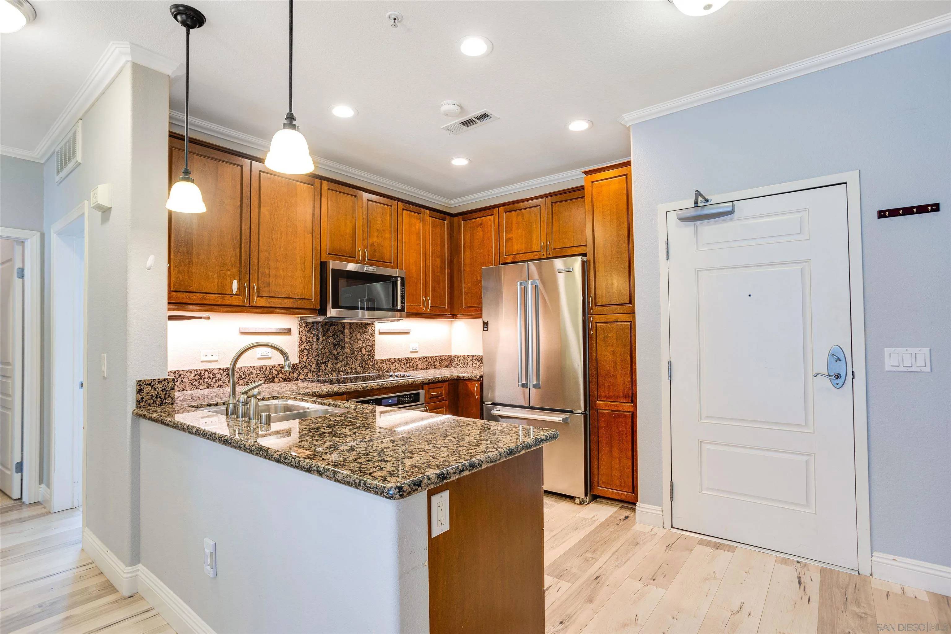 San Diego, CA 92130,3877 Pell Place #223