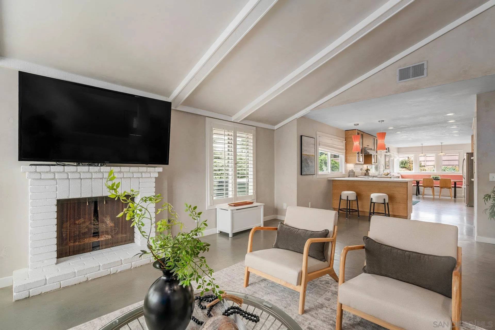 Escondido, CA 92029,3213 Avenida Hacienda