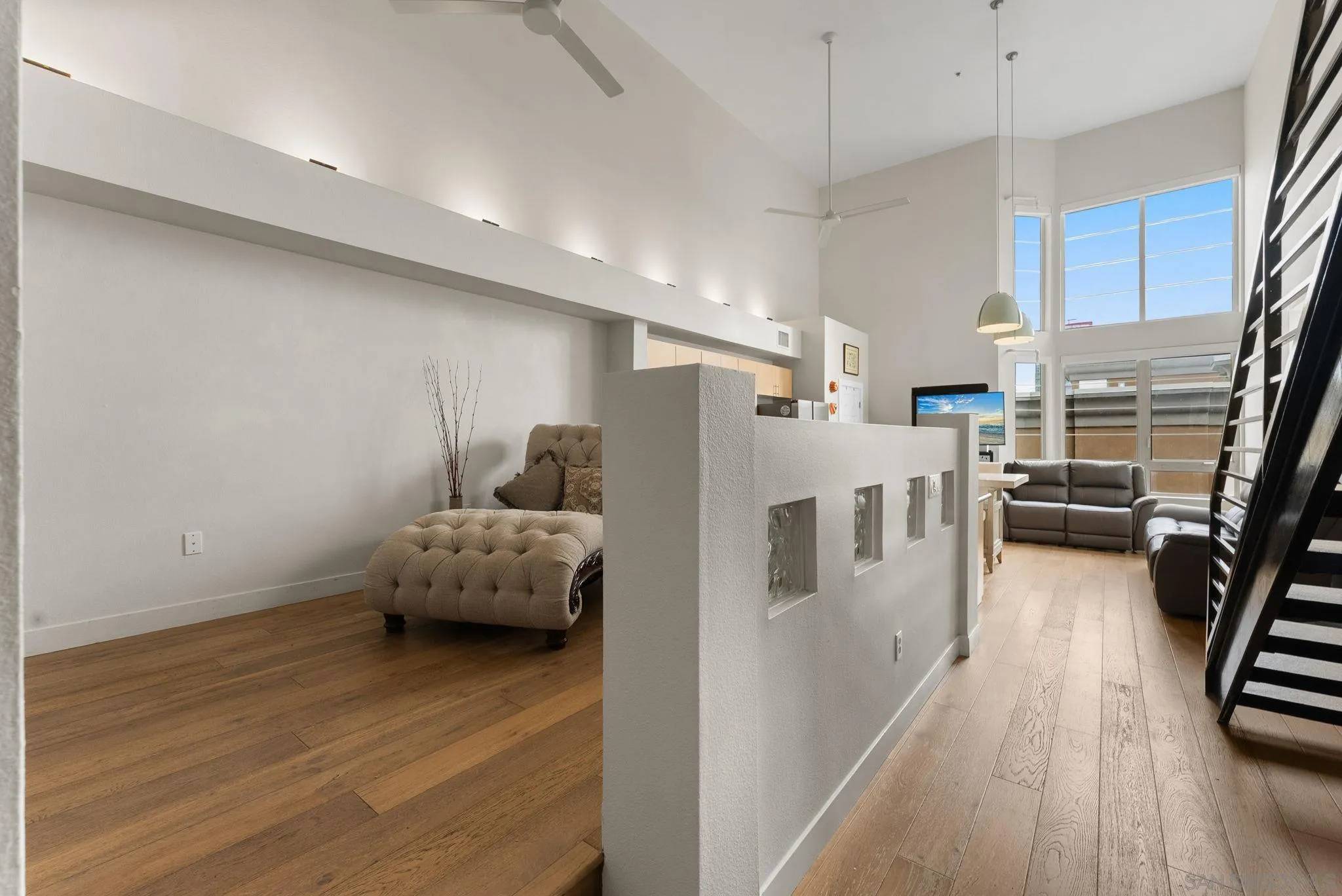 San Diego, CA 92101,1465 C St. #3611