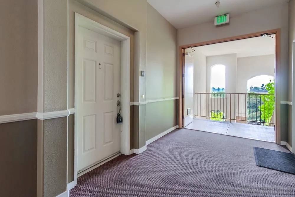 San Diego, CA 92130,12376 Carmel Country Rd #303