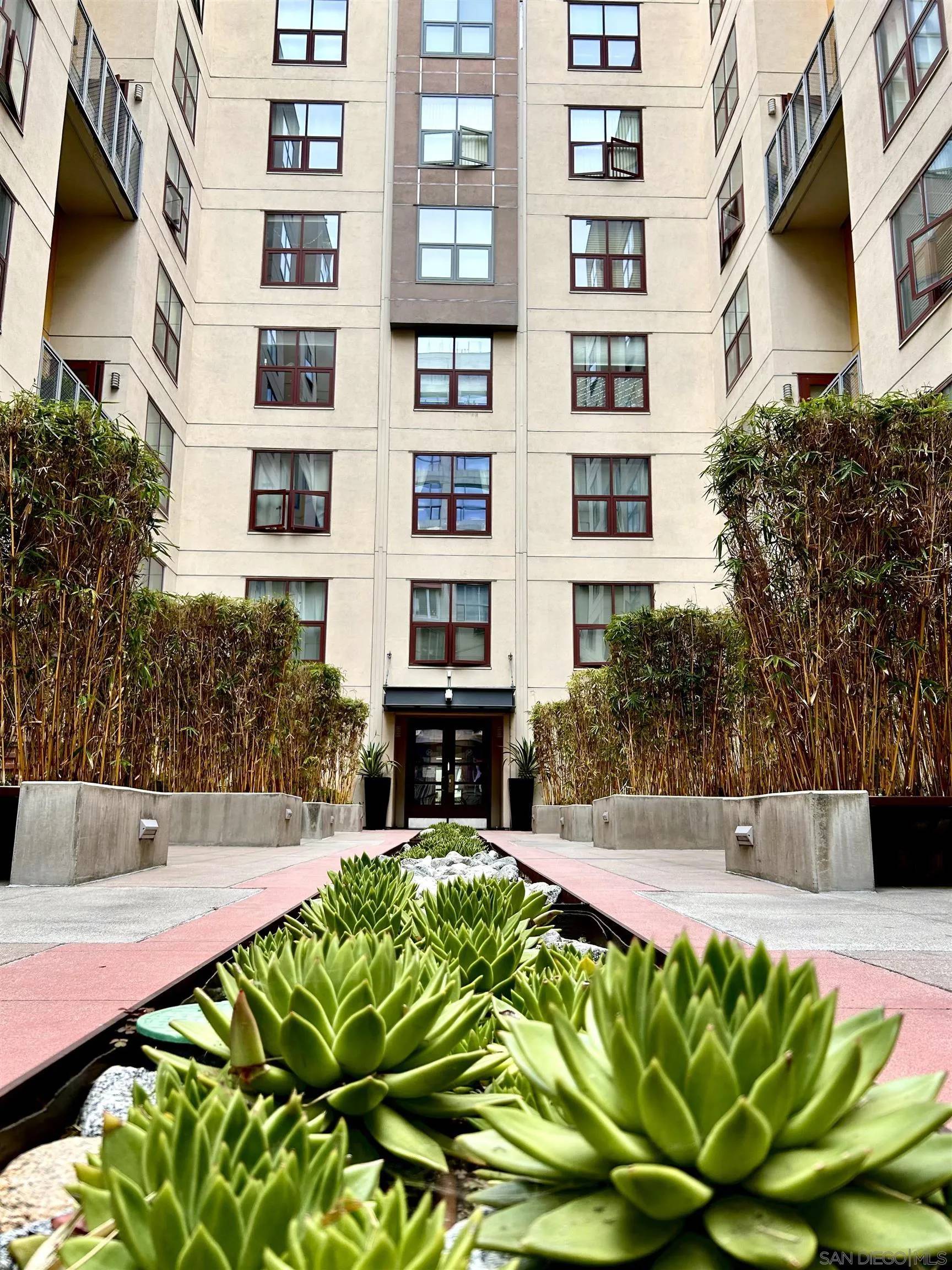 San Diego, CA 92101,1150 J #323