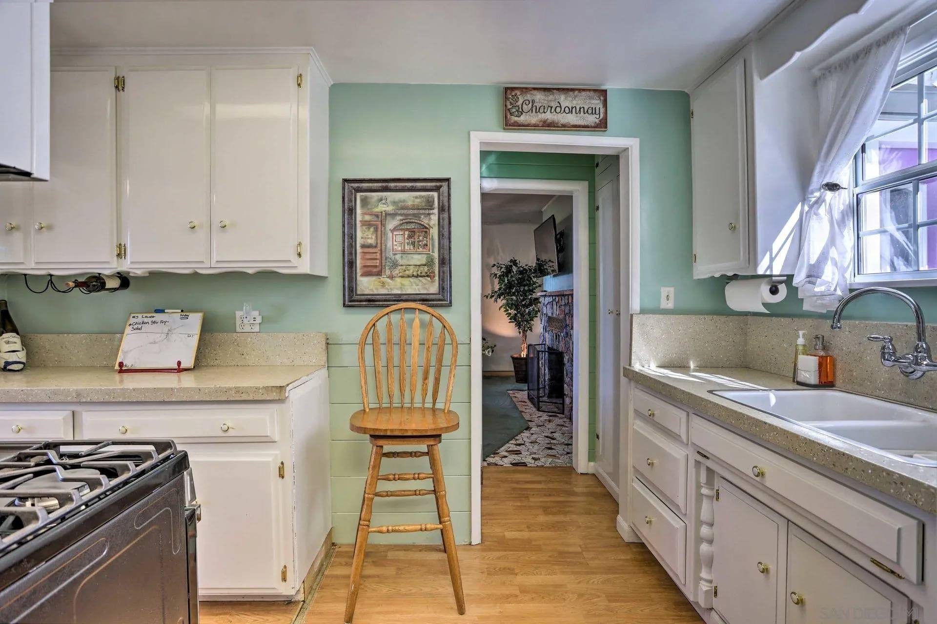 Crestline, CA 92325,23984 SKYLAND DR