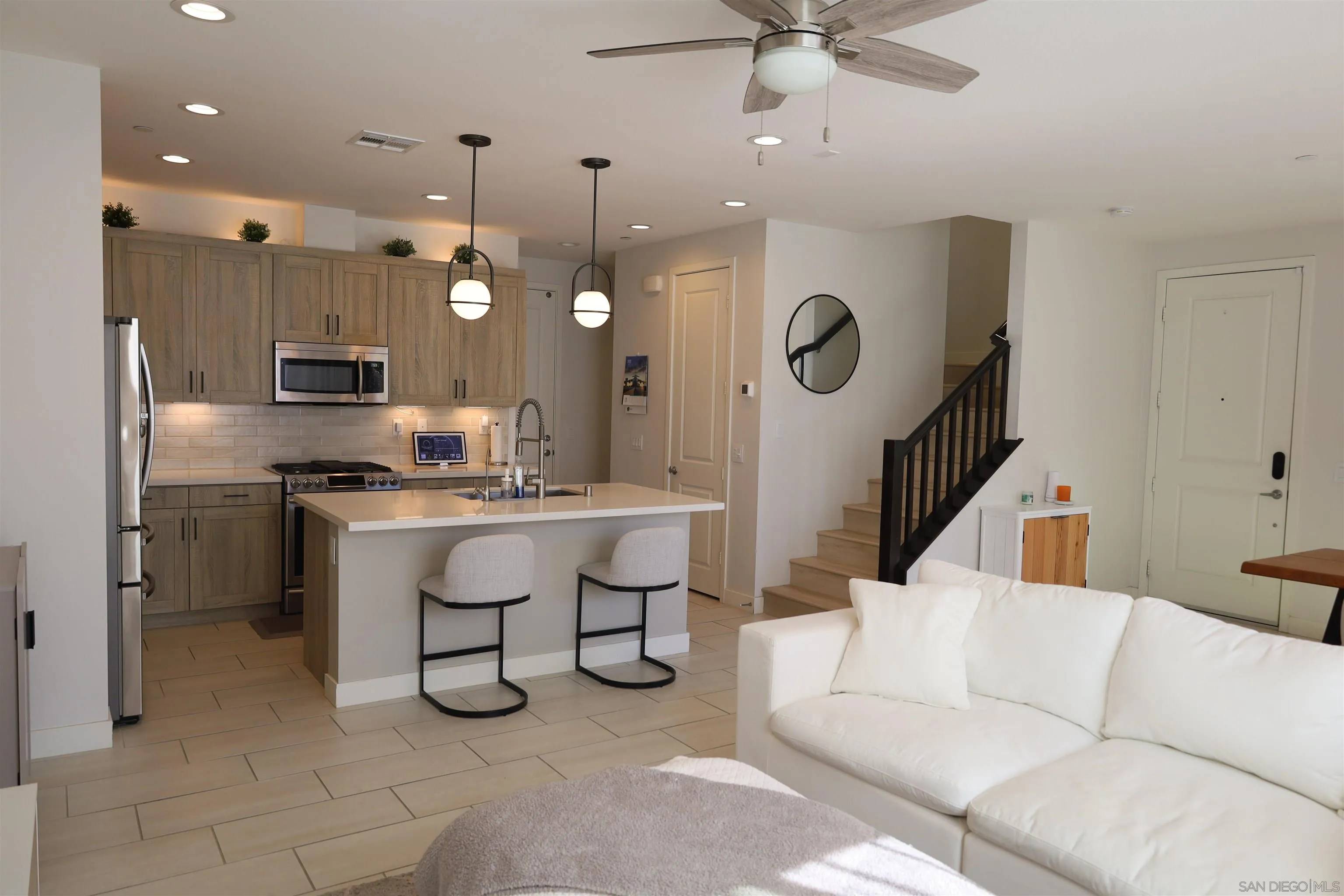 Carlsbad, CA 92010,3281 Vestra way
