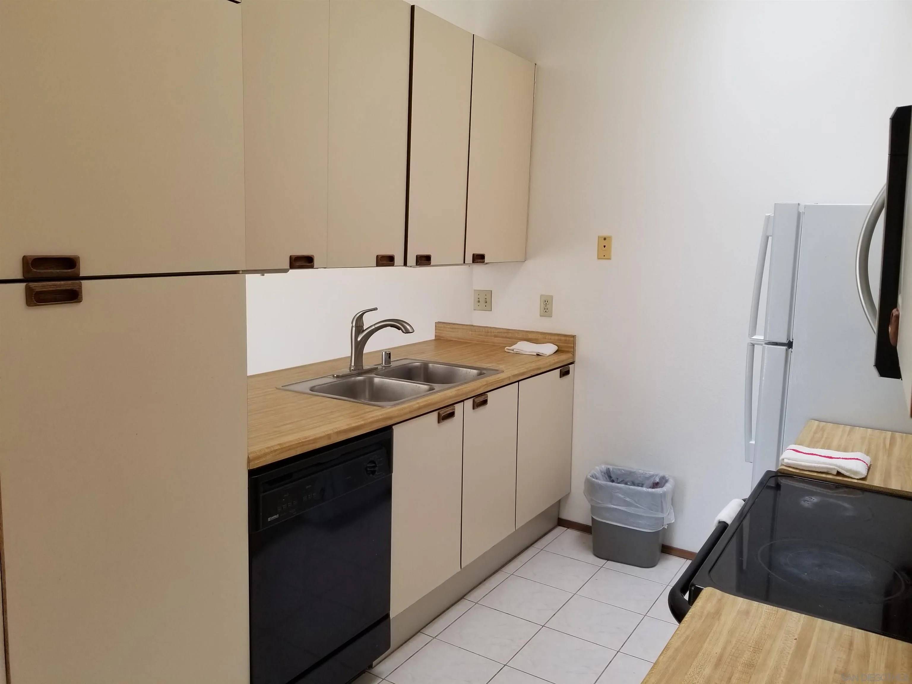 La Jolla, CA 92122,8328 Regents Rd #3J