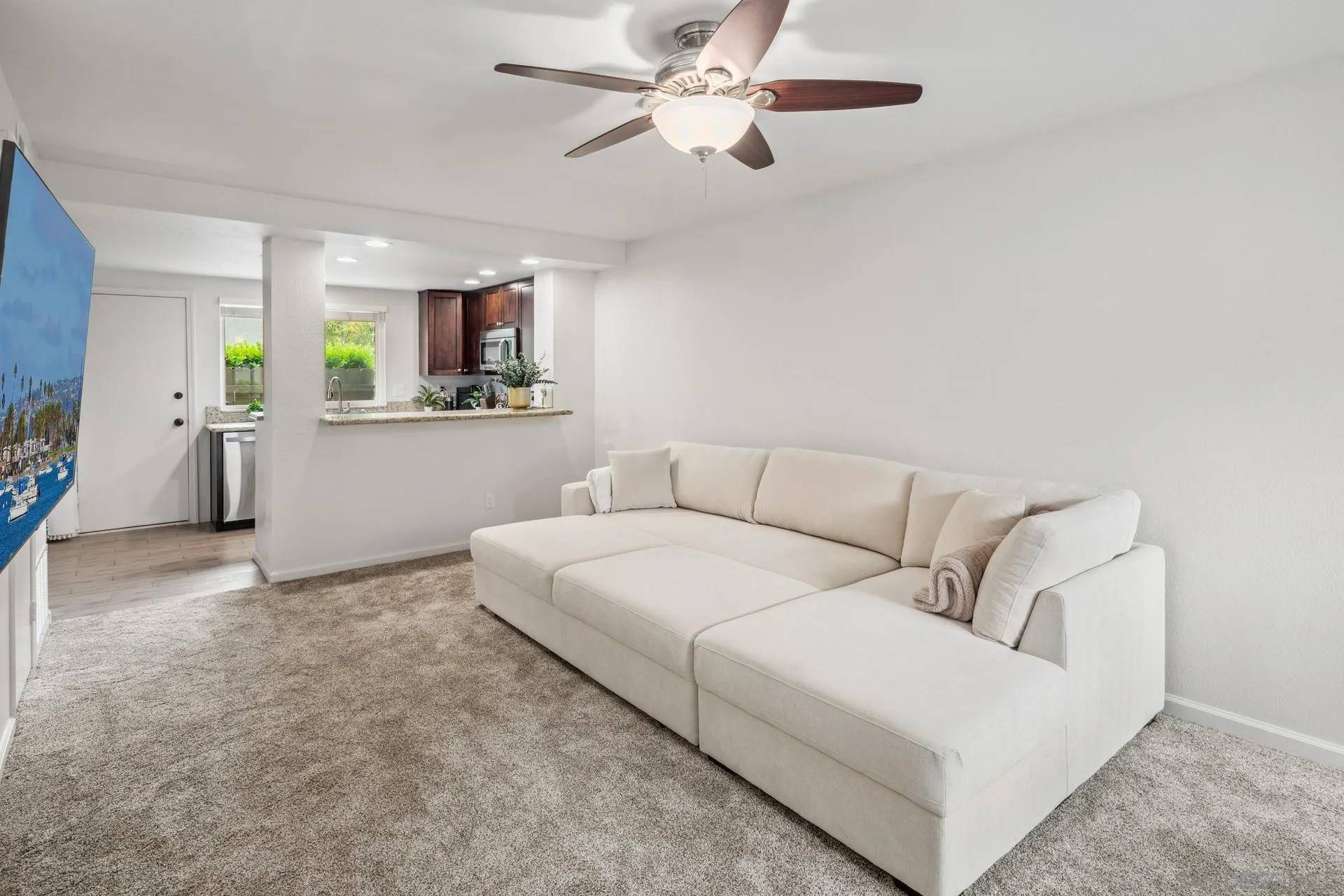 El Cajon, CA 92019,1508 Gustavo St #B