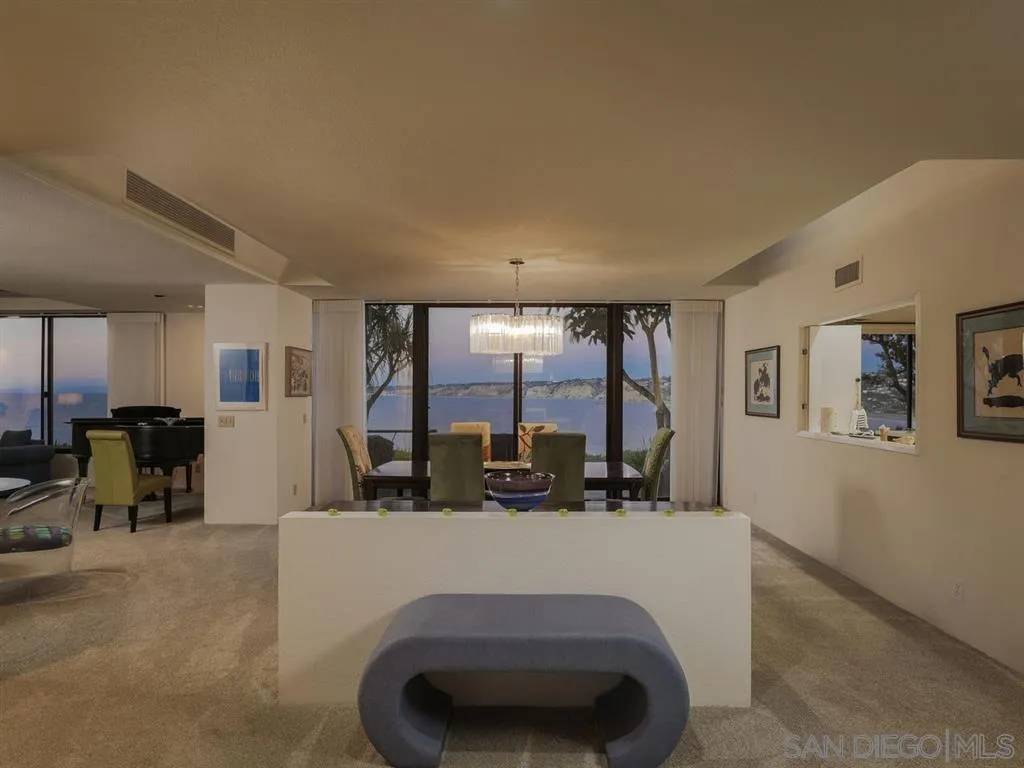 La Jolla, CA 92037,7963 Prospect Pl