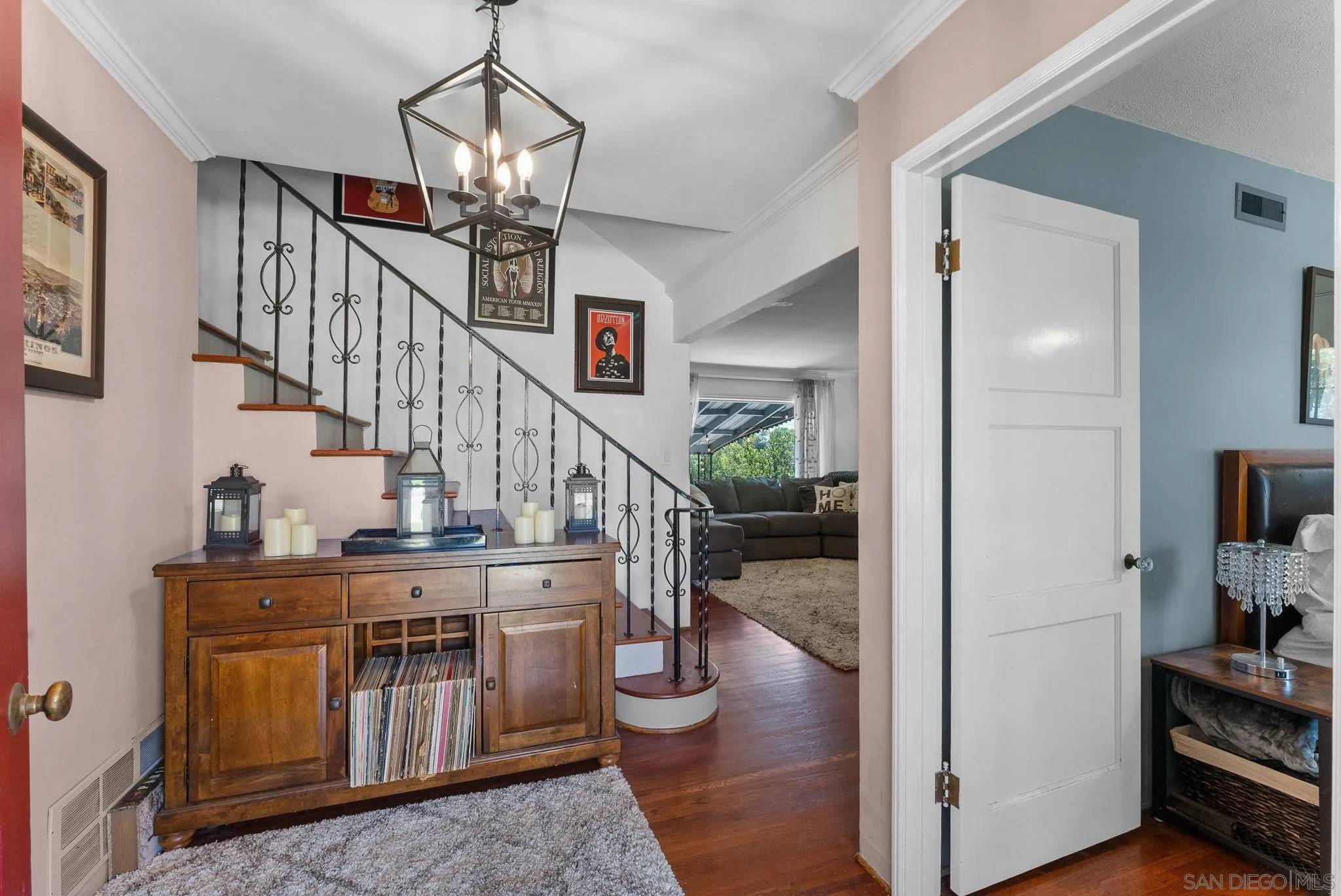 San Diego, CA 92116,4417 Braeburn Road