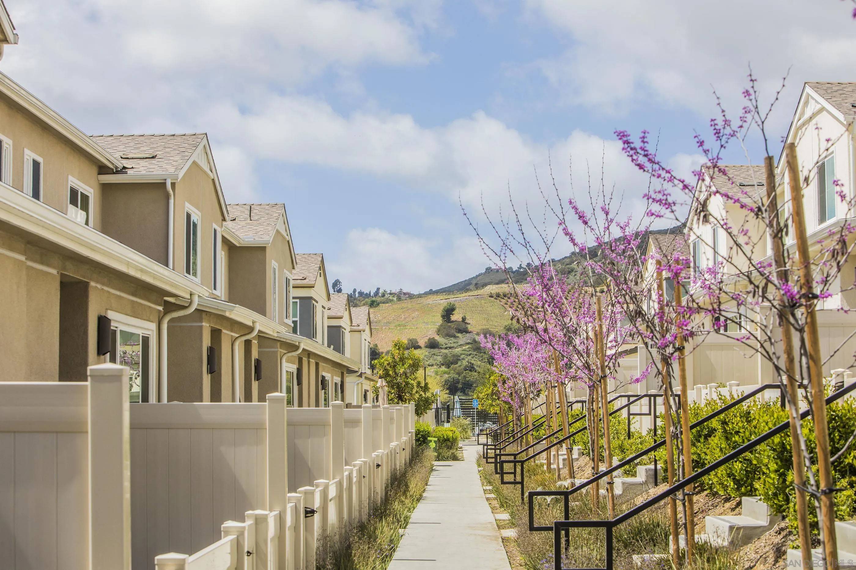 Fallbrook, CA 92028,340 SWEET PLACE