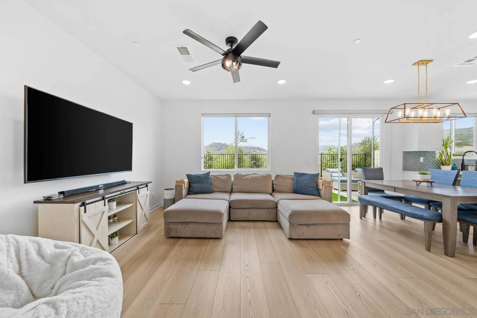 Fallbrook, CA 92028,35052 Hacienda Heights