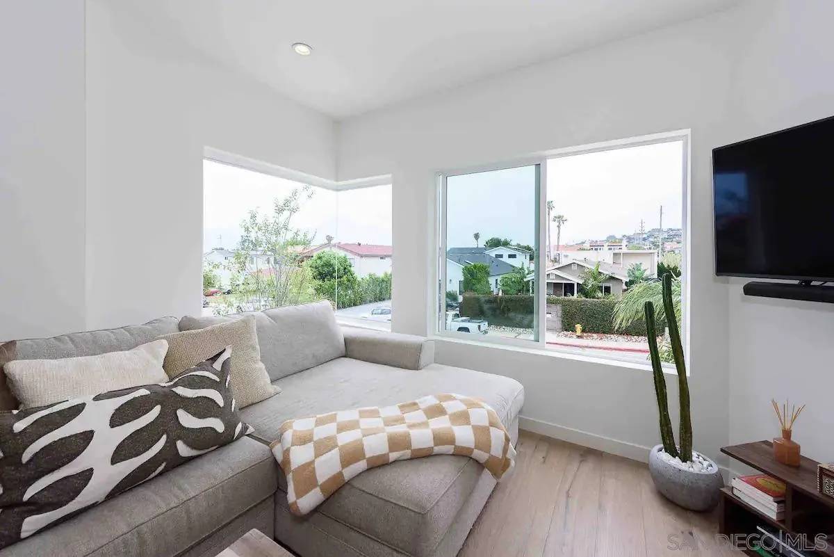 San Diego, CA 92106,3148 Emerson