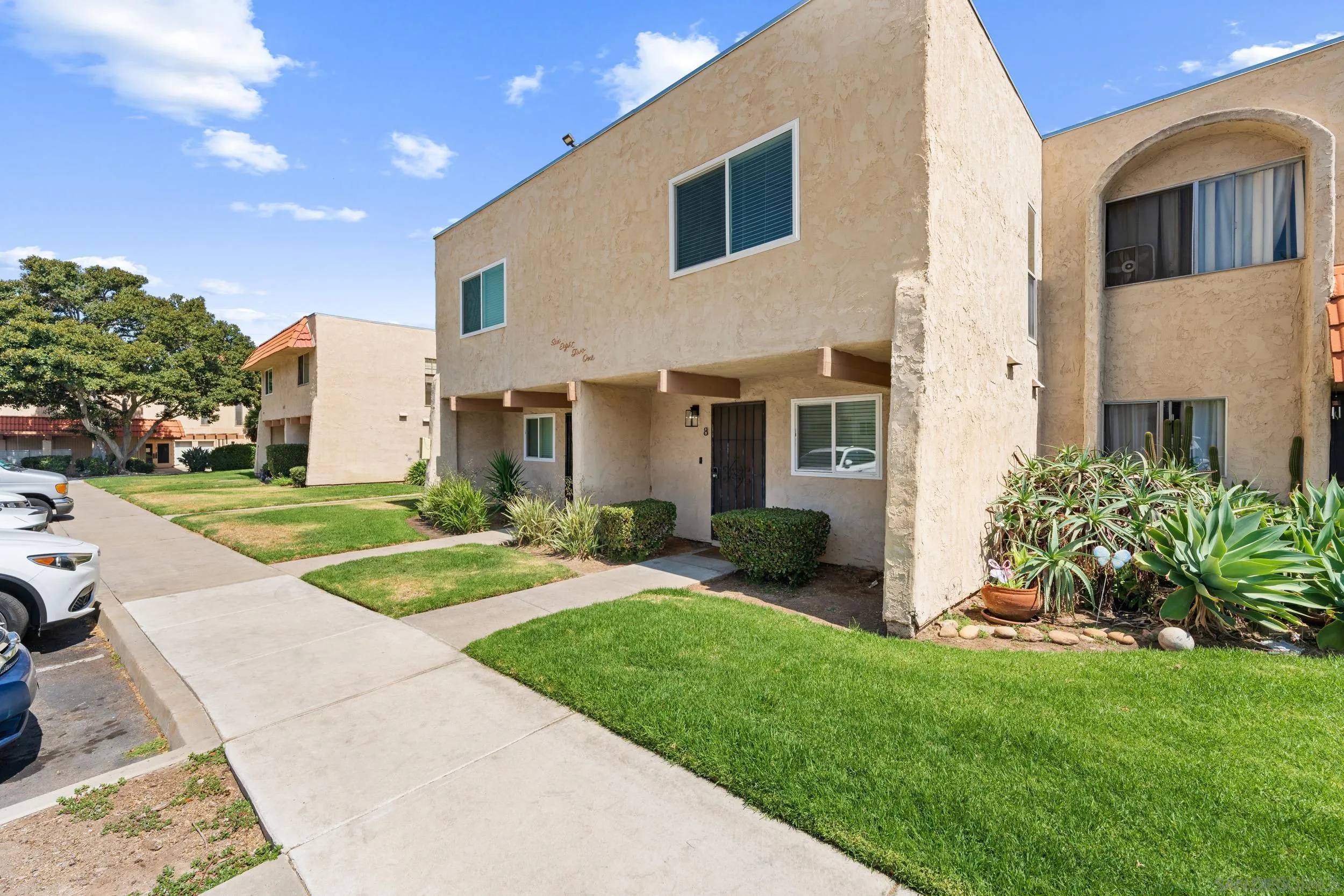 San Diego, CA 92120,6821 Alvarado Rd #8