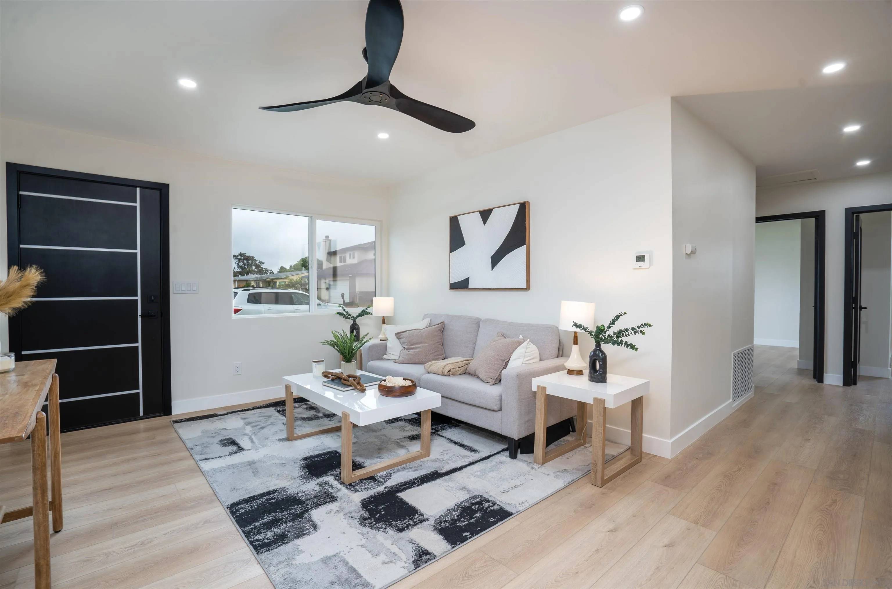 San Diego, CA 92117,4664 Isleta Ave