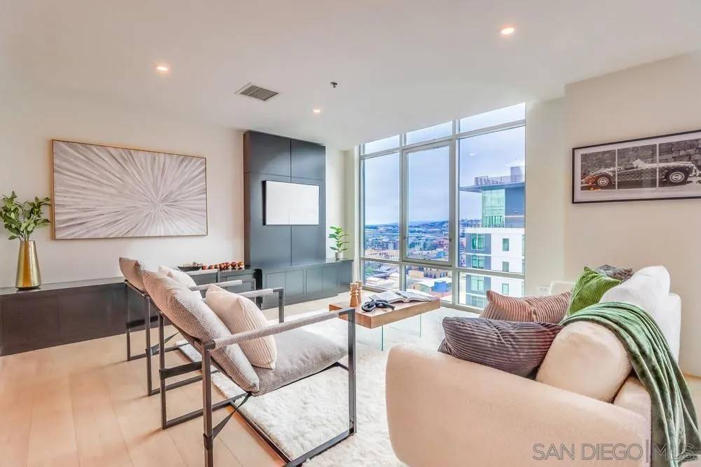 San Diego, CA 92101,425 W Beech St #1706