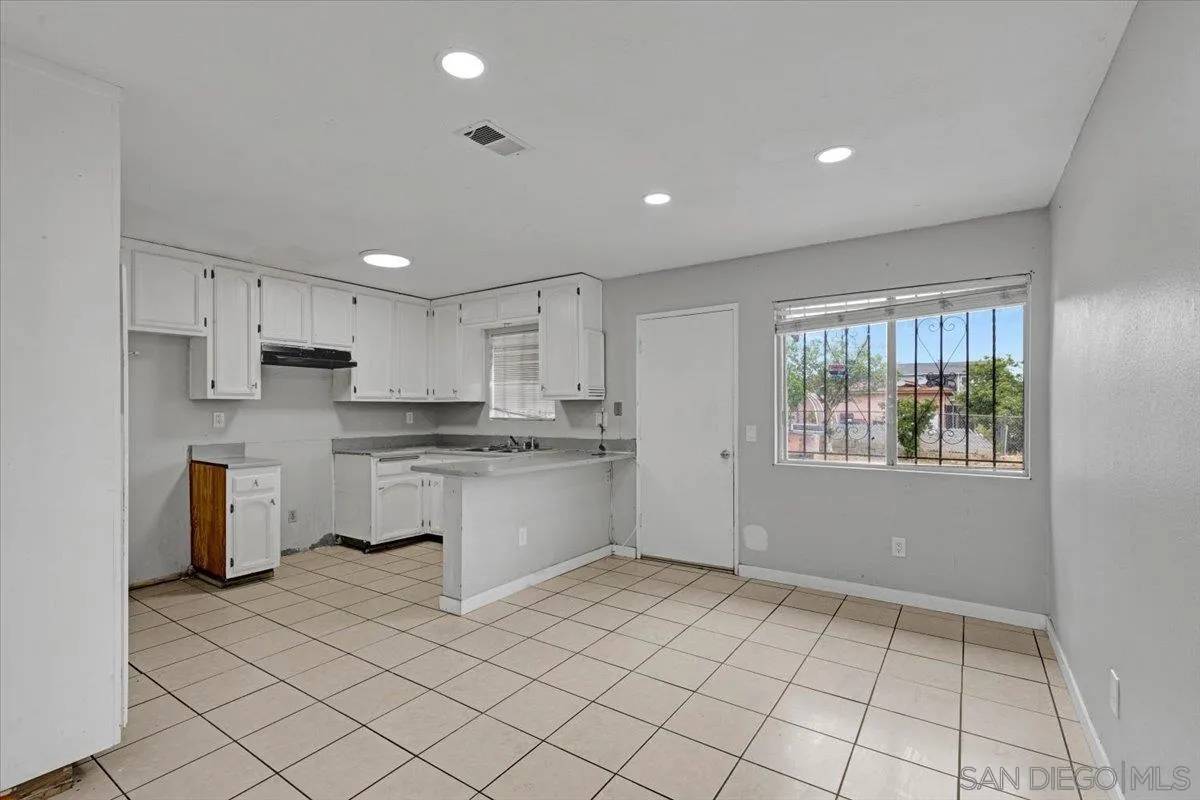 National City, CA 91950,1205 E 3Rd St
