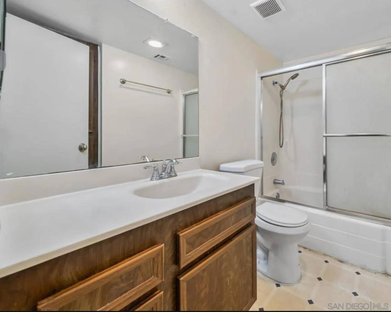 El Cajon, CA 92021,1321 Oakdale Ave