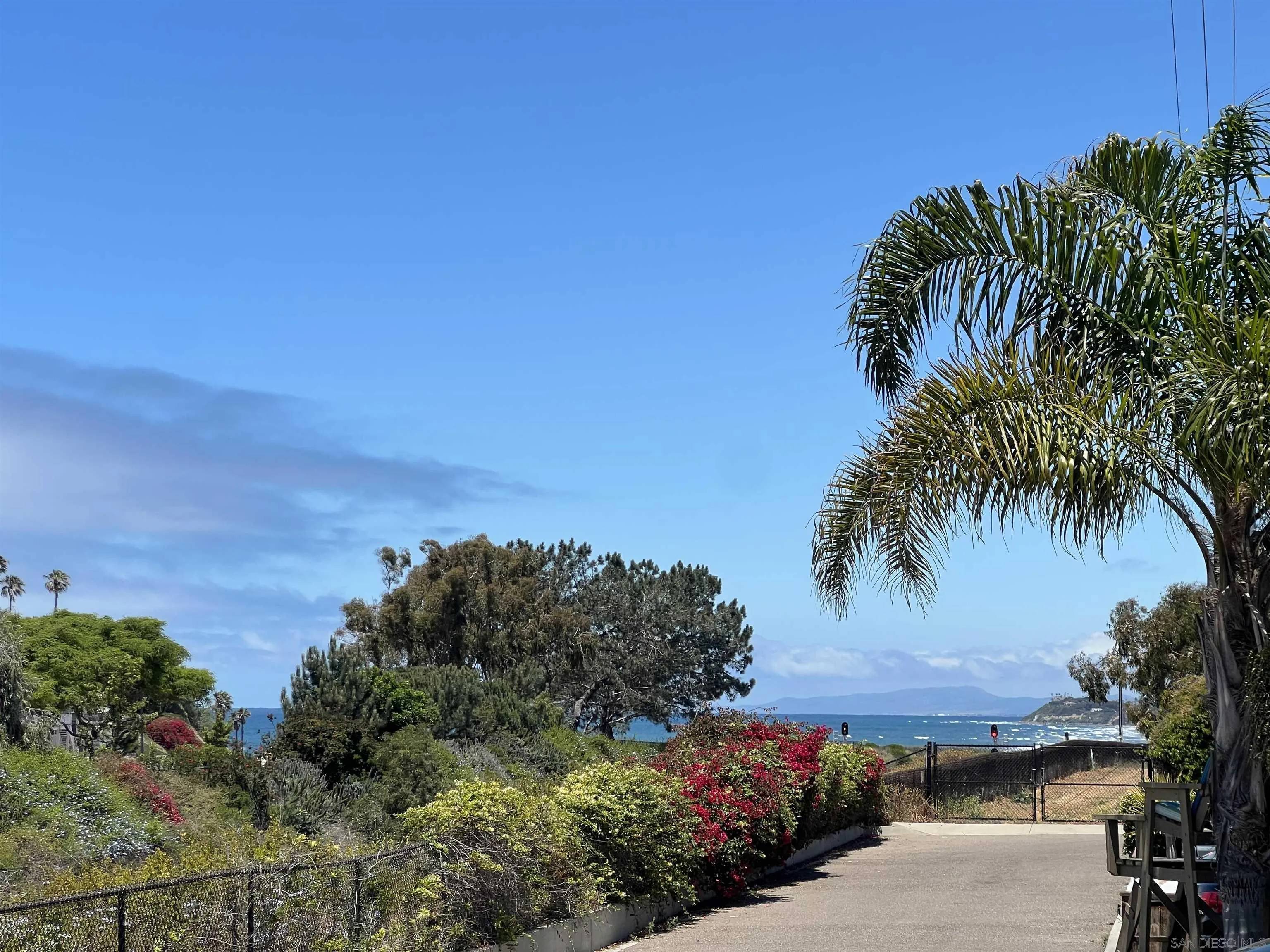Solana Beach, CA 92075,517 N Cedros