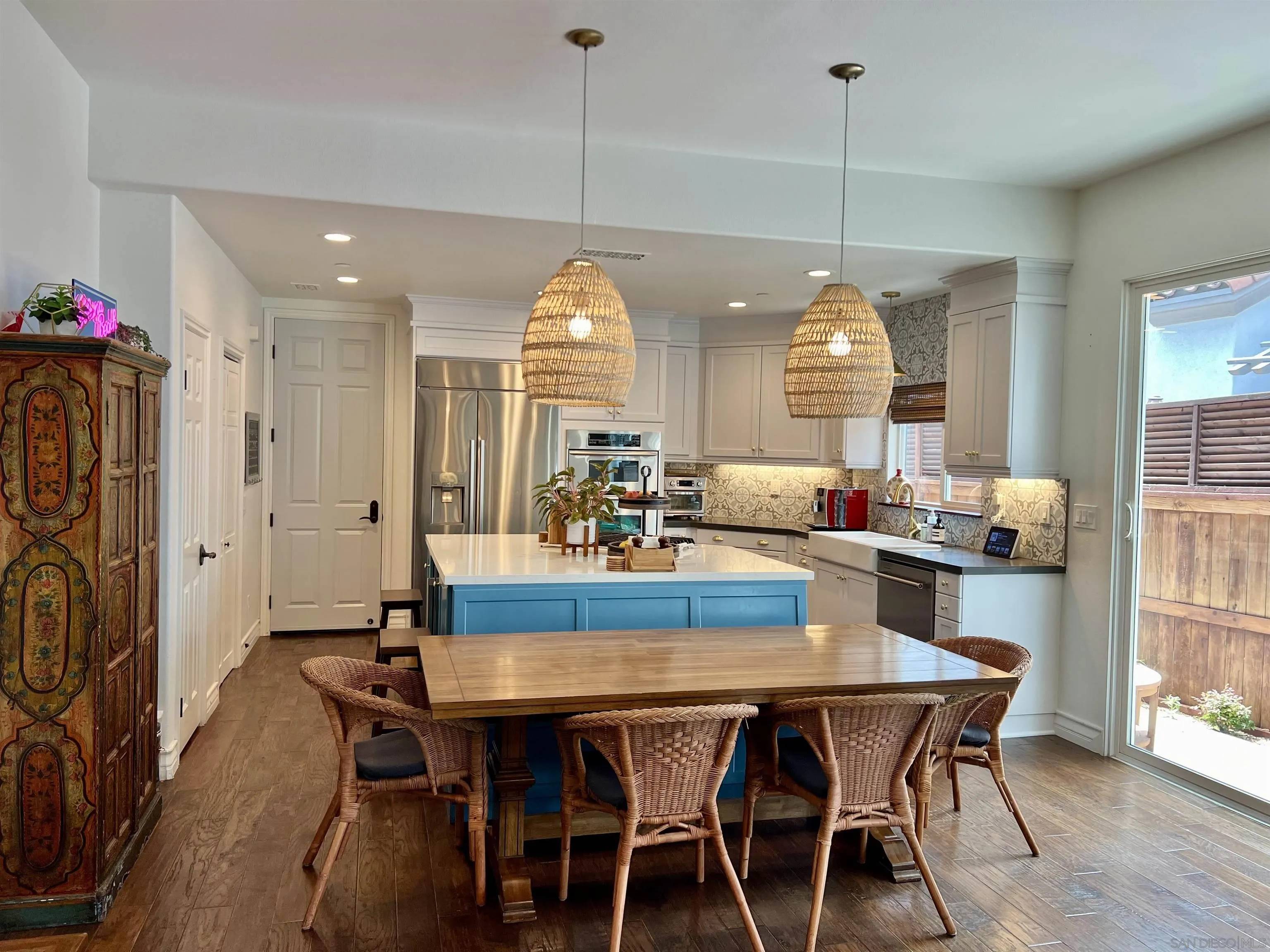 Solana Beach, CA 92075,517 N Cedros
