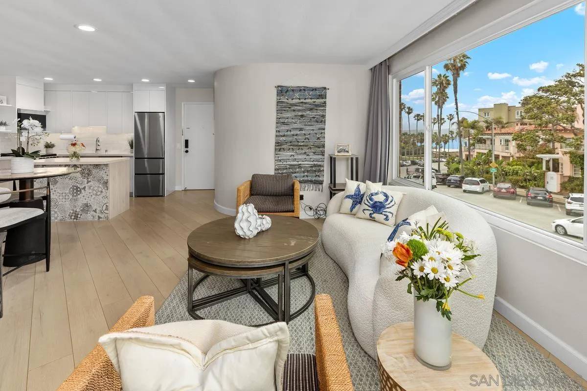 La Jolla, CA 92037,8040 Girard Ave #2