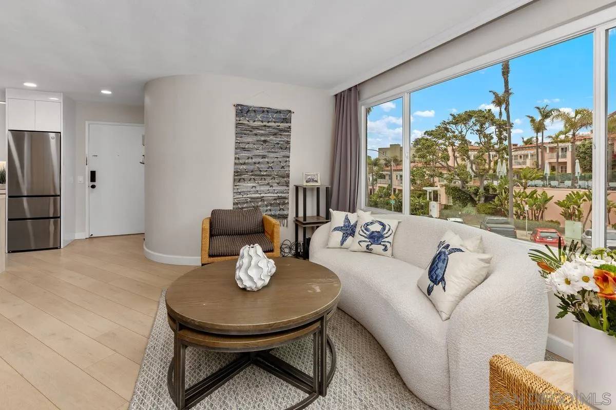 La Jolla, CA 92037,8040 Girard Ave #2