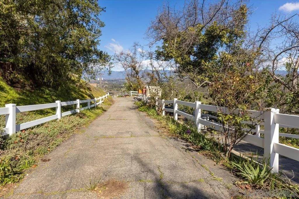 Valley Center, CA 92082,27775 Burnt Mountain Rd