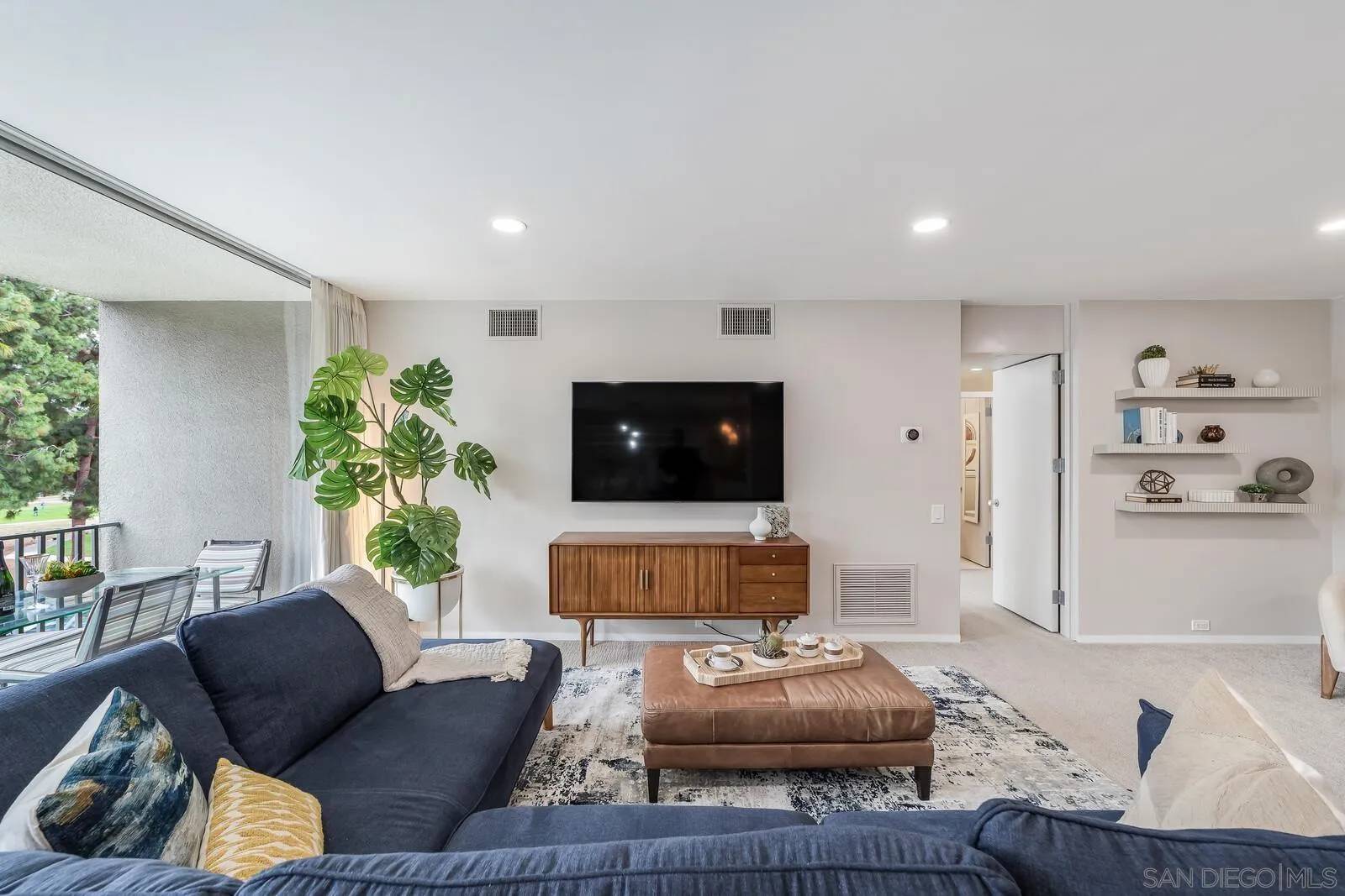 San Diego, CA 92103,3200 6th Avenue #307