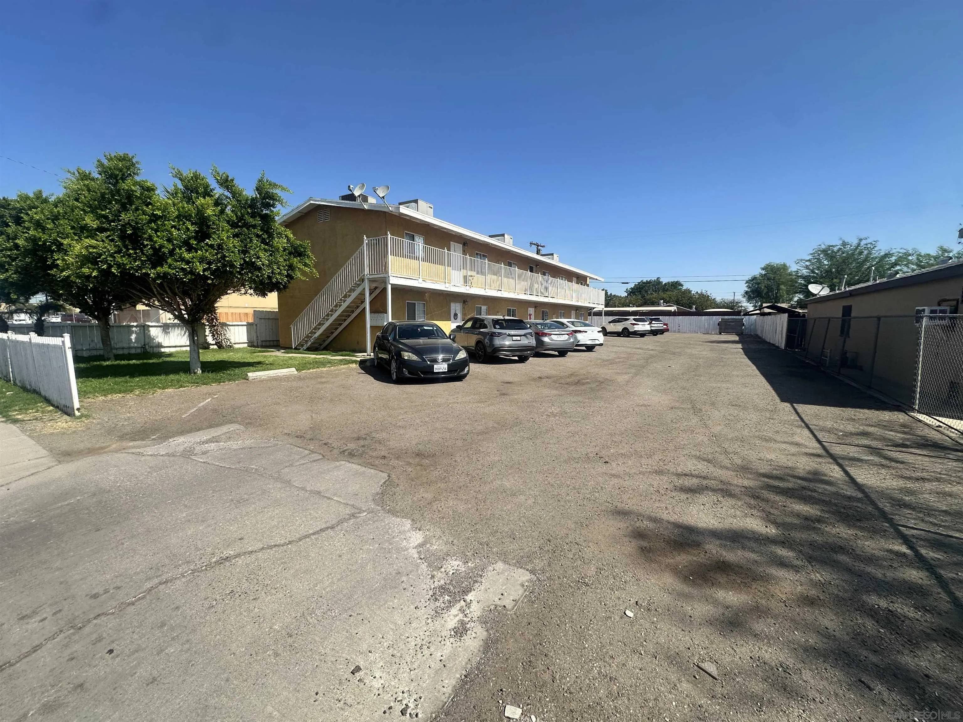 El Centro, CA 92243,1412 El Centro Ave