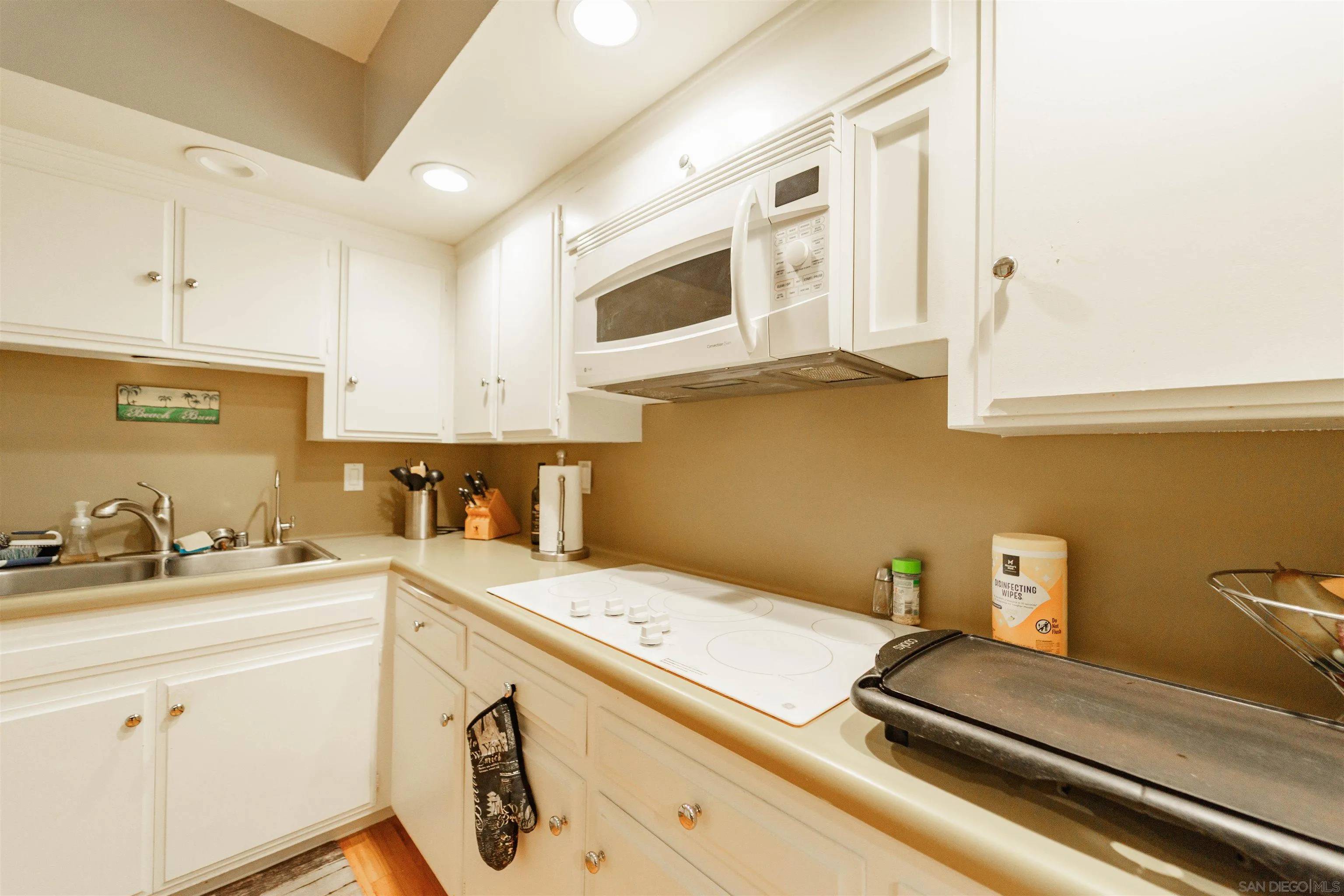 La Mesa, CA 91942,4900 Rosehedge #210