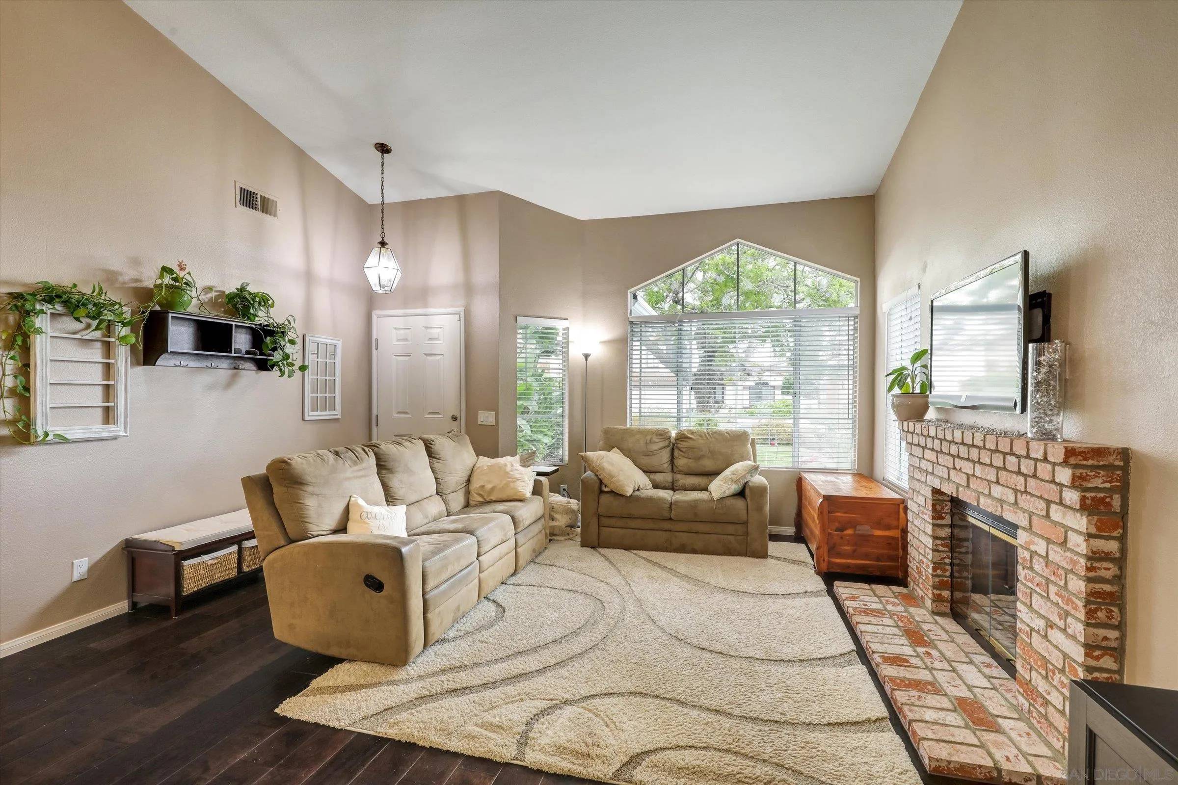 San Diego, CA 92129,8944 La Cartera St