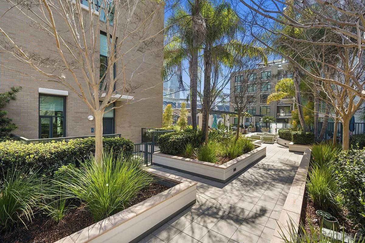 San Diego, CA 92101,325 7th Ave #215