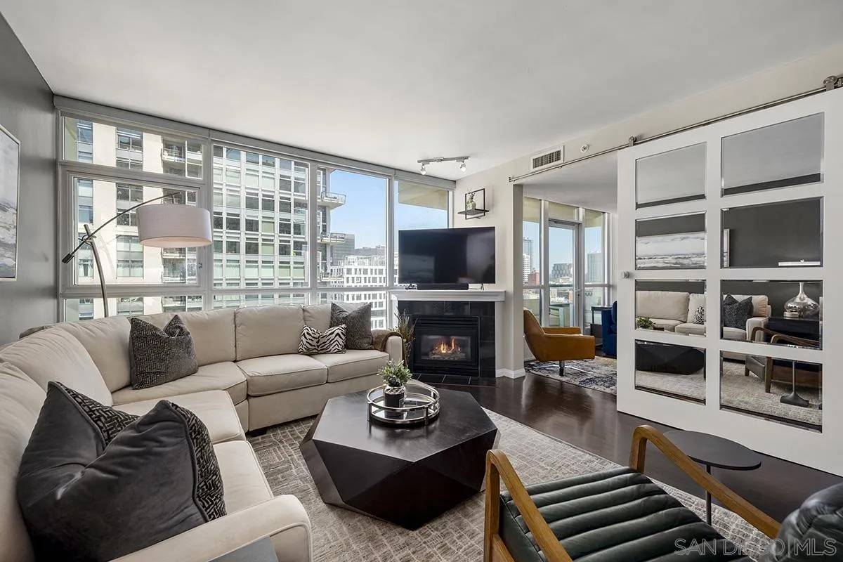 San Diego, CA 92101,555 Front St #1501