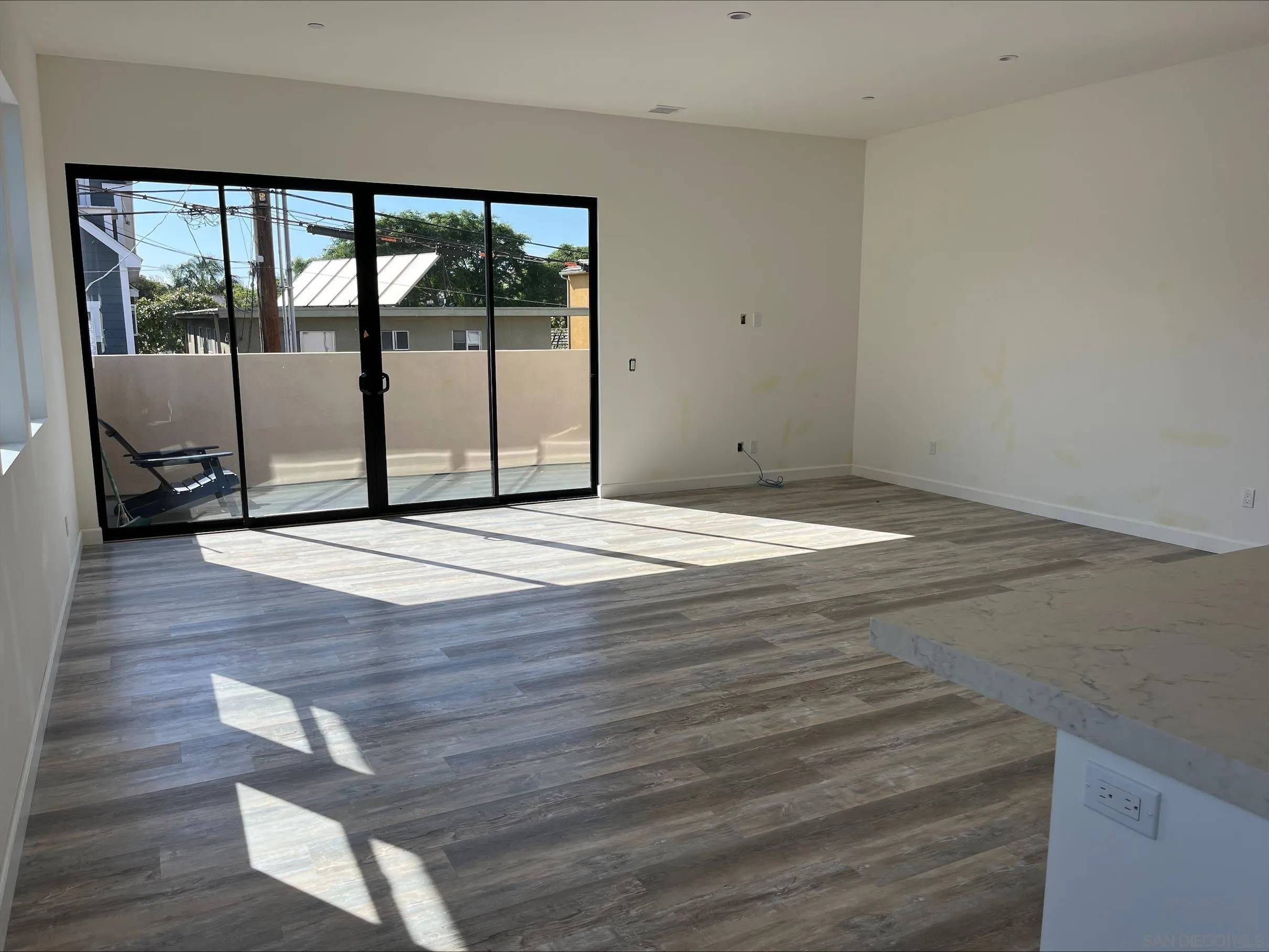 Coronado, CA 92118,256 B Ave