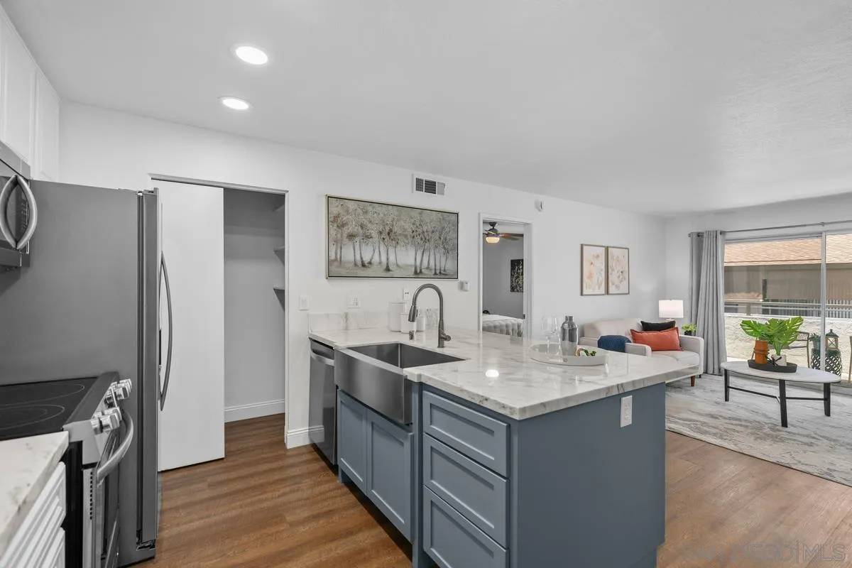 Lake Forest, CA 92630,21981 Rimhurst Dr. #L