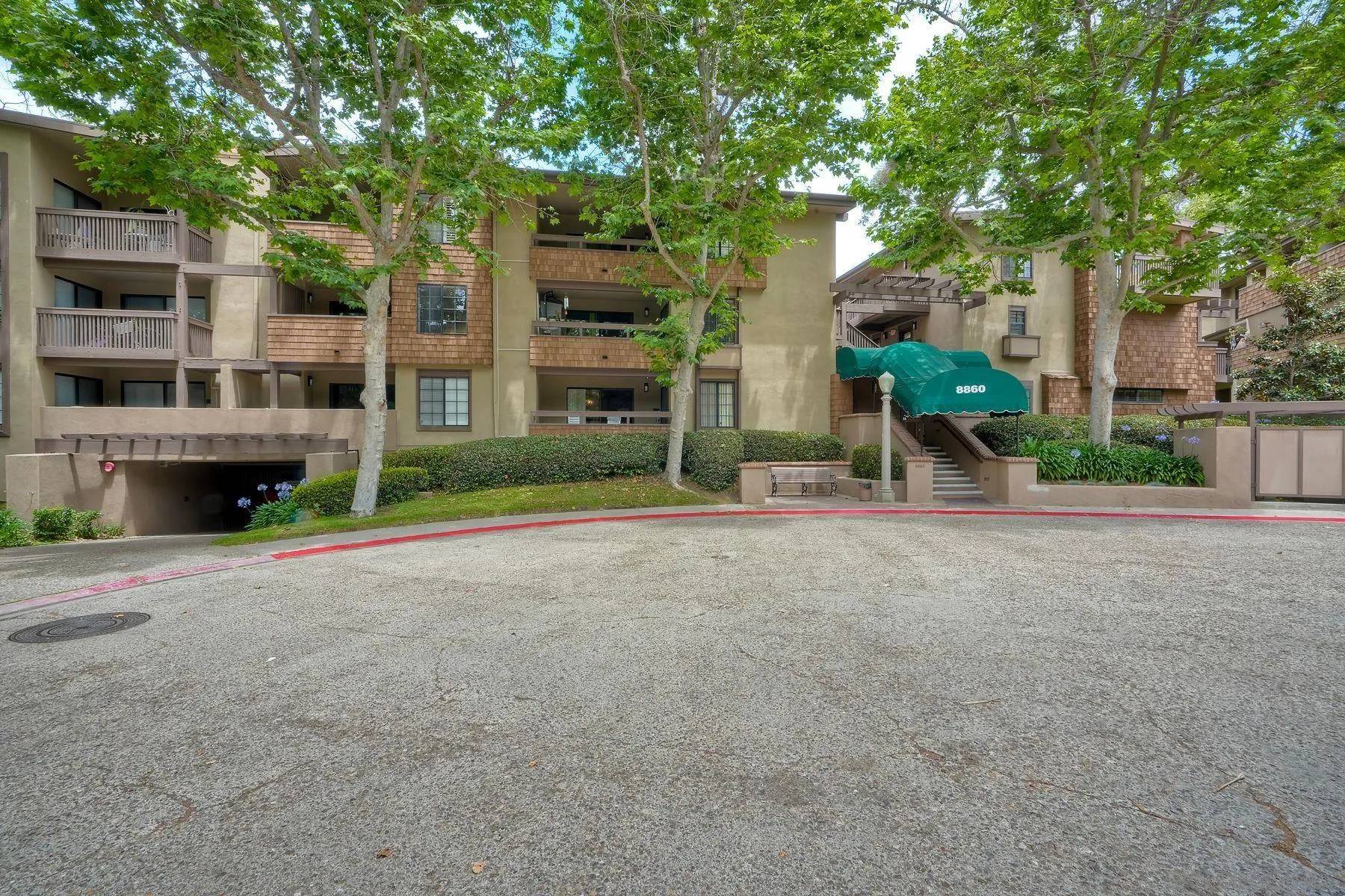 La Jolla, CA 92037,8860 Villa La Jolla Dr #202
