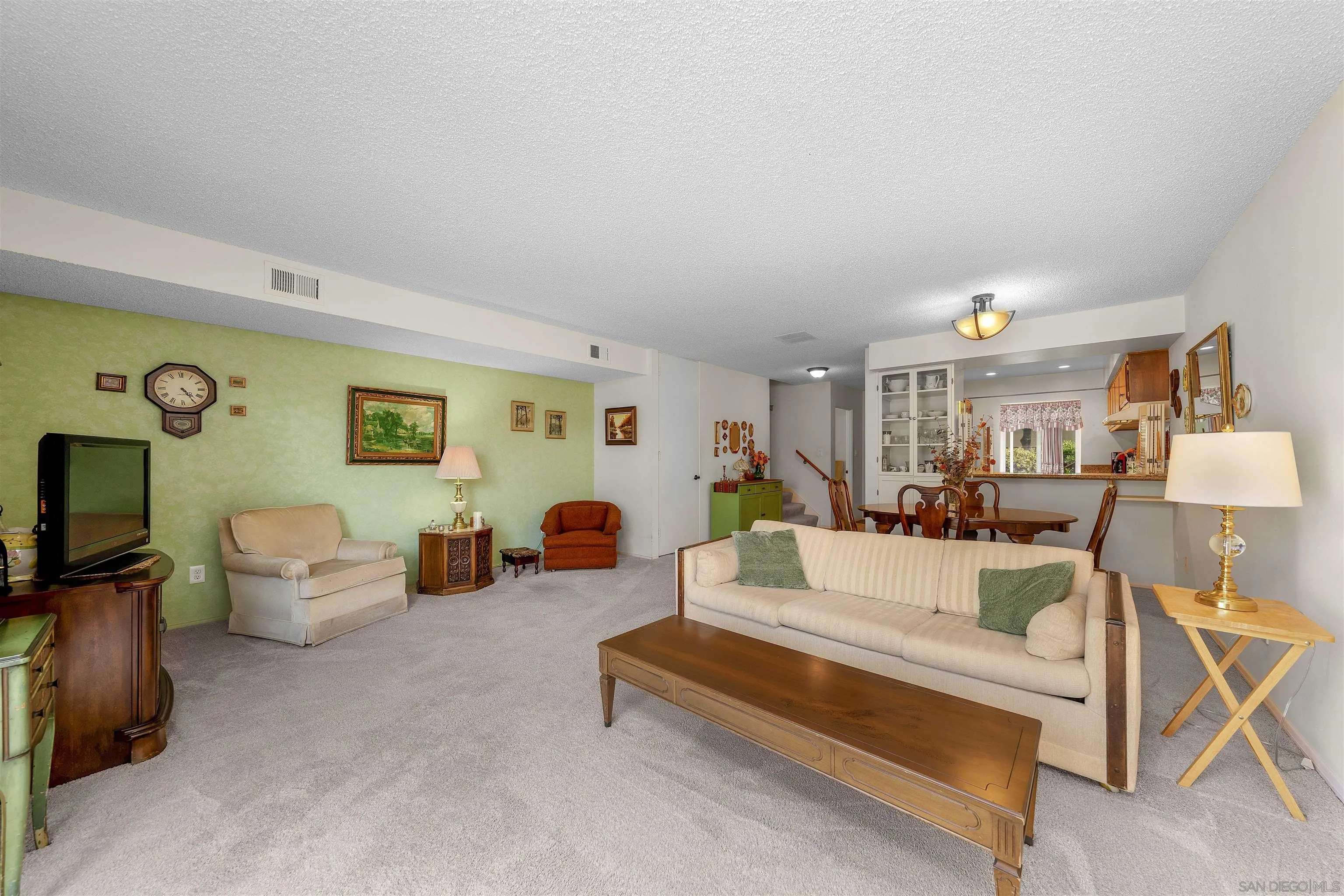 San Diego, CA 92122,5758 Ferber St