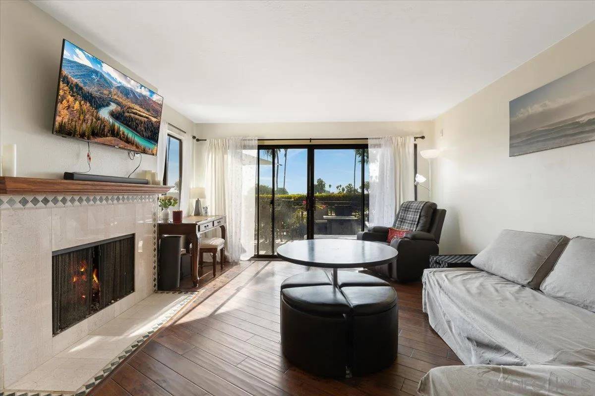 Pacific Beach, CA 92109,3770 Crown Point #103