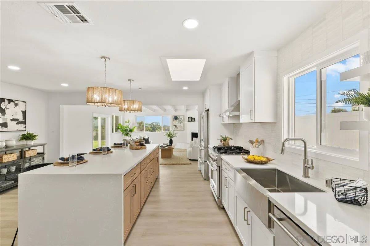 San Diego, CA 92111,3752 Atlas St