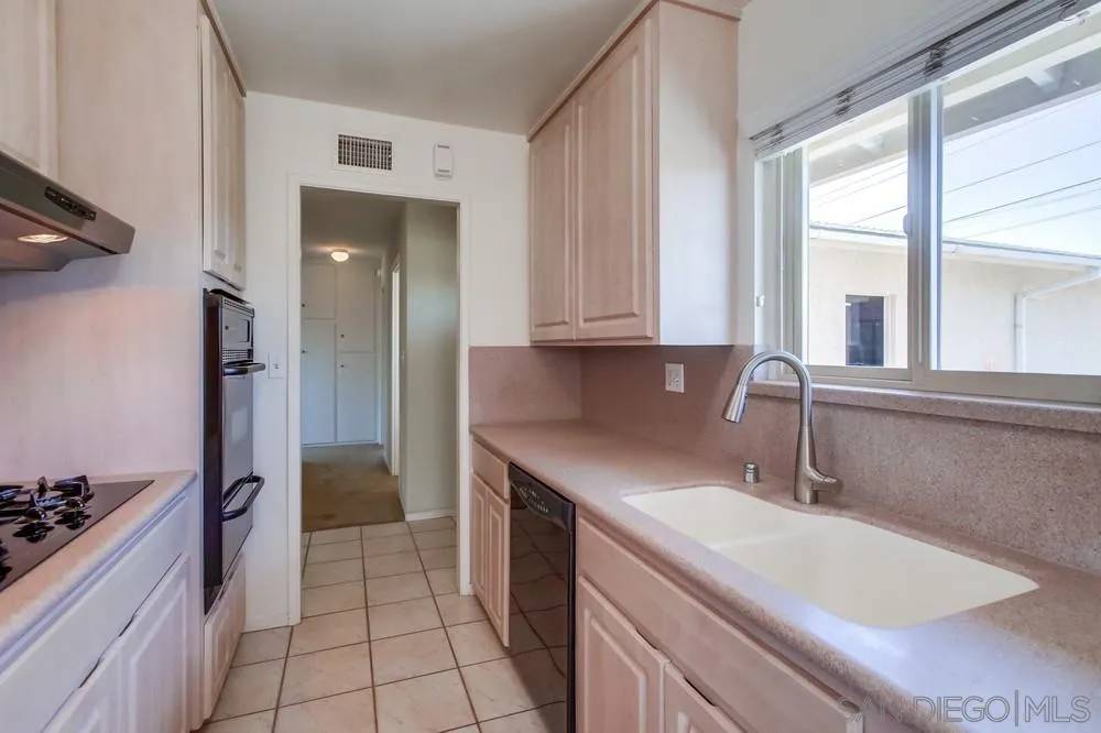 San Diego, CA 92117,5215 Palmyra Ave