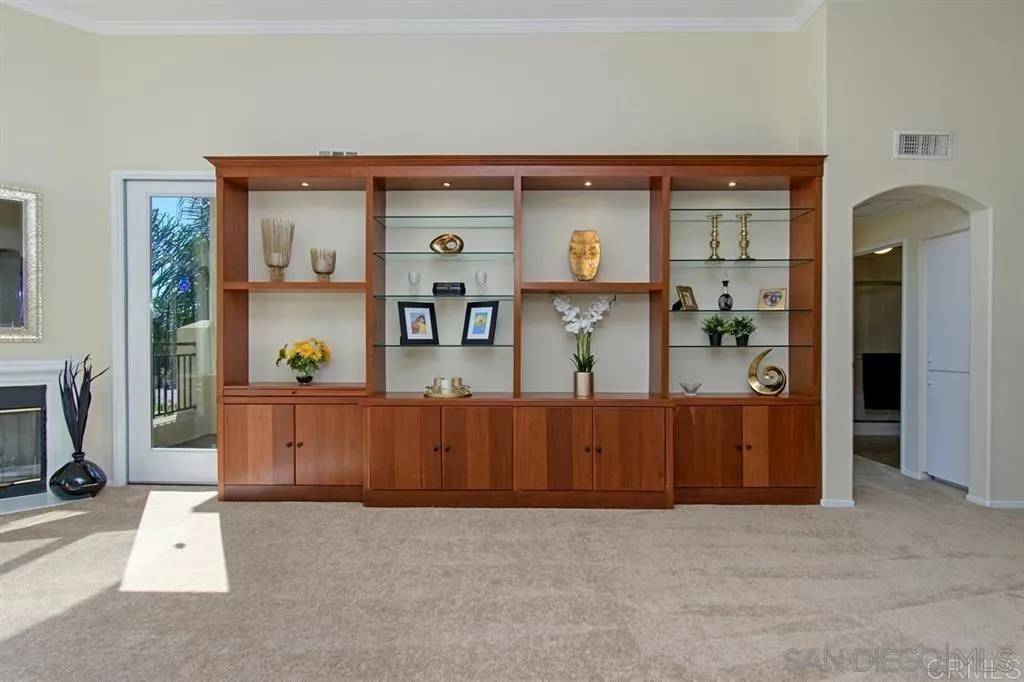 La Jolla, CA 92037,9245 Regents Rd #M408