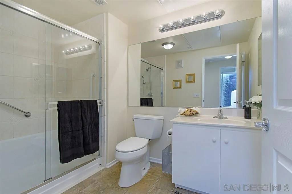 La Jolla, CA 92037,9245 Regents Rd #M408