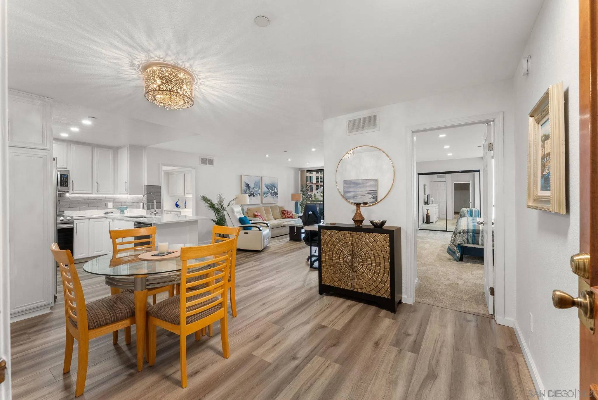 San Diego, CA 92101,850 State Street #411