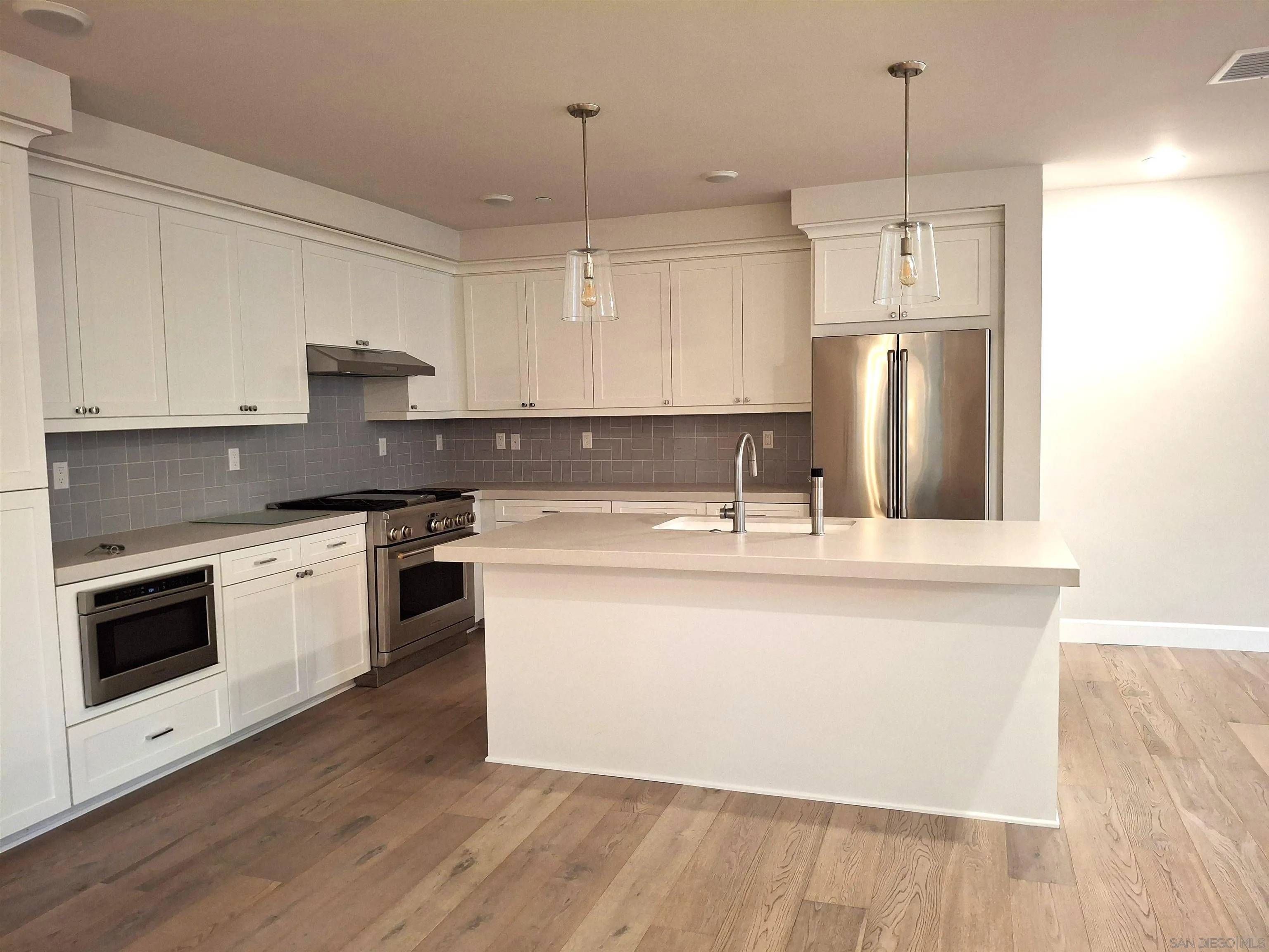 Carlsbad, CA 92008,358 Walnut Ave