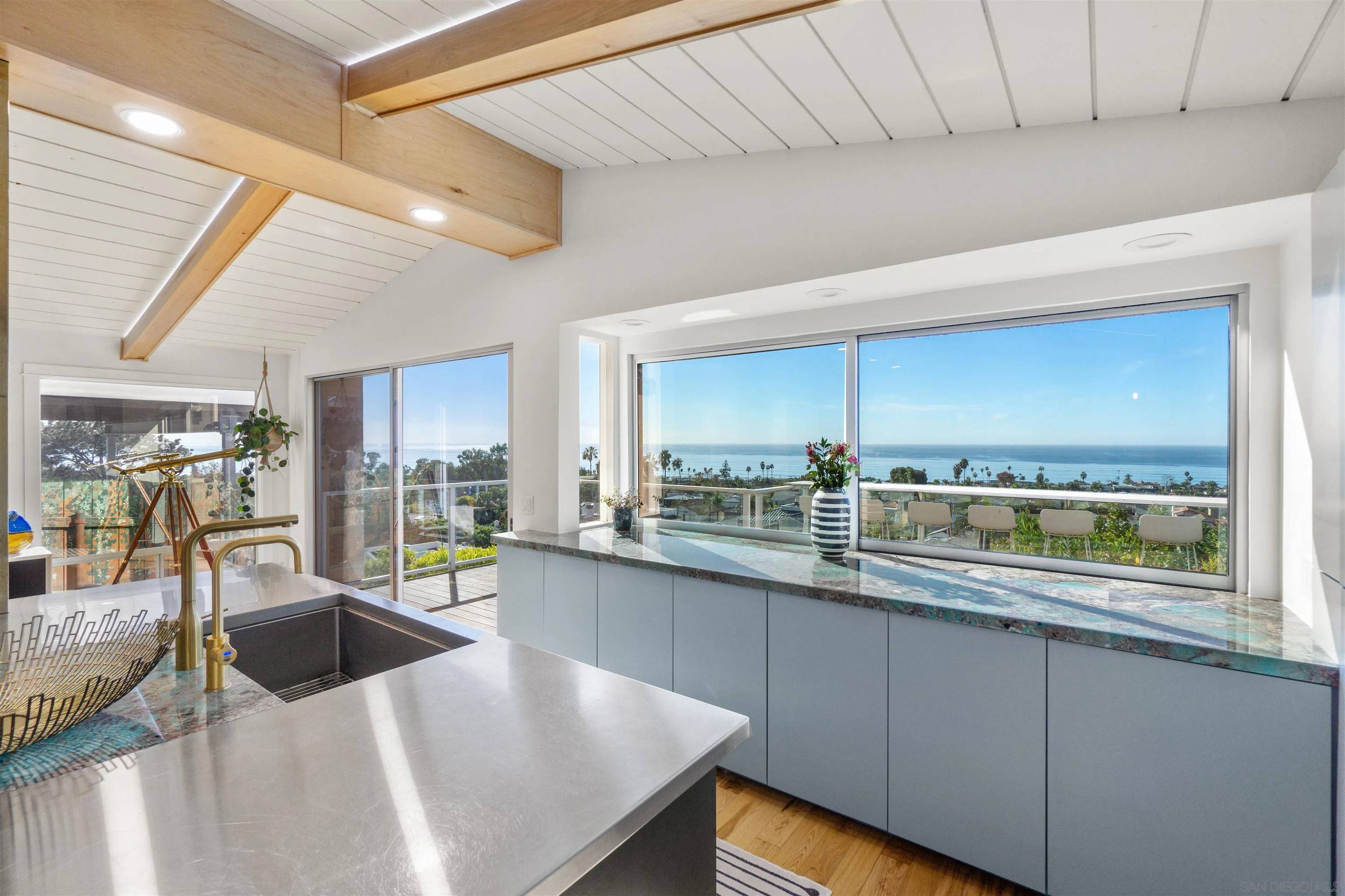 La Jolla, CA 92037,5652 Linda Rosa Ave