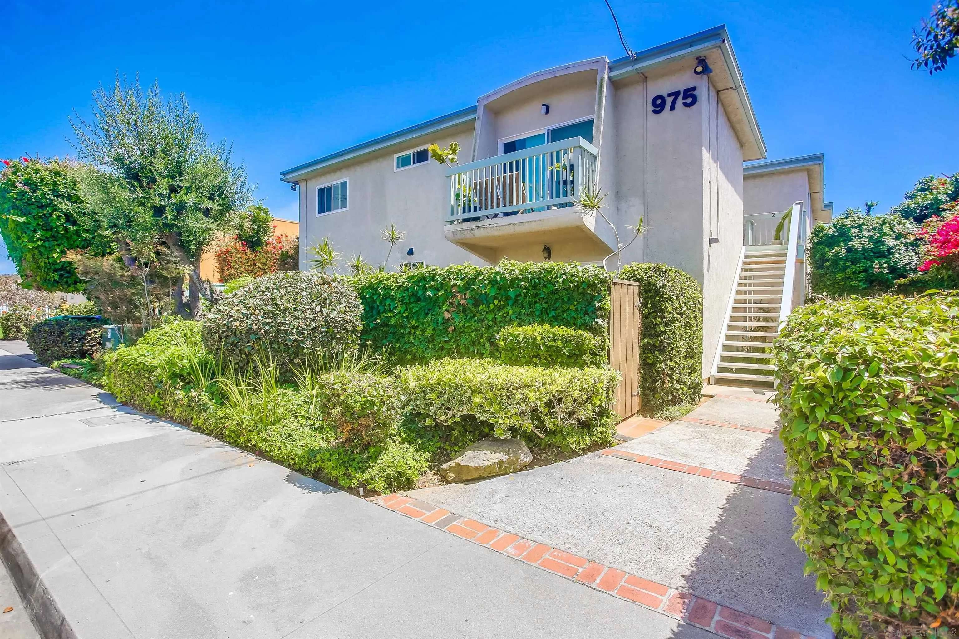 Carlsbad, CA 92008,975 Laguna Dr