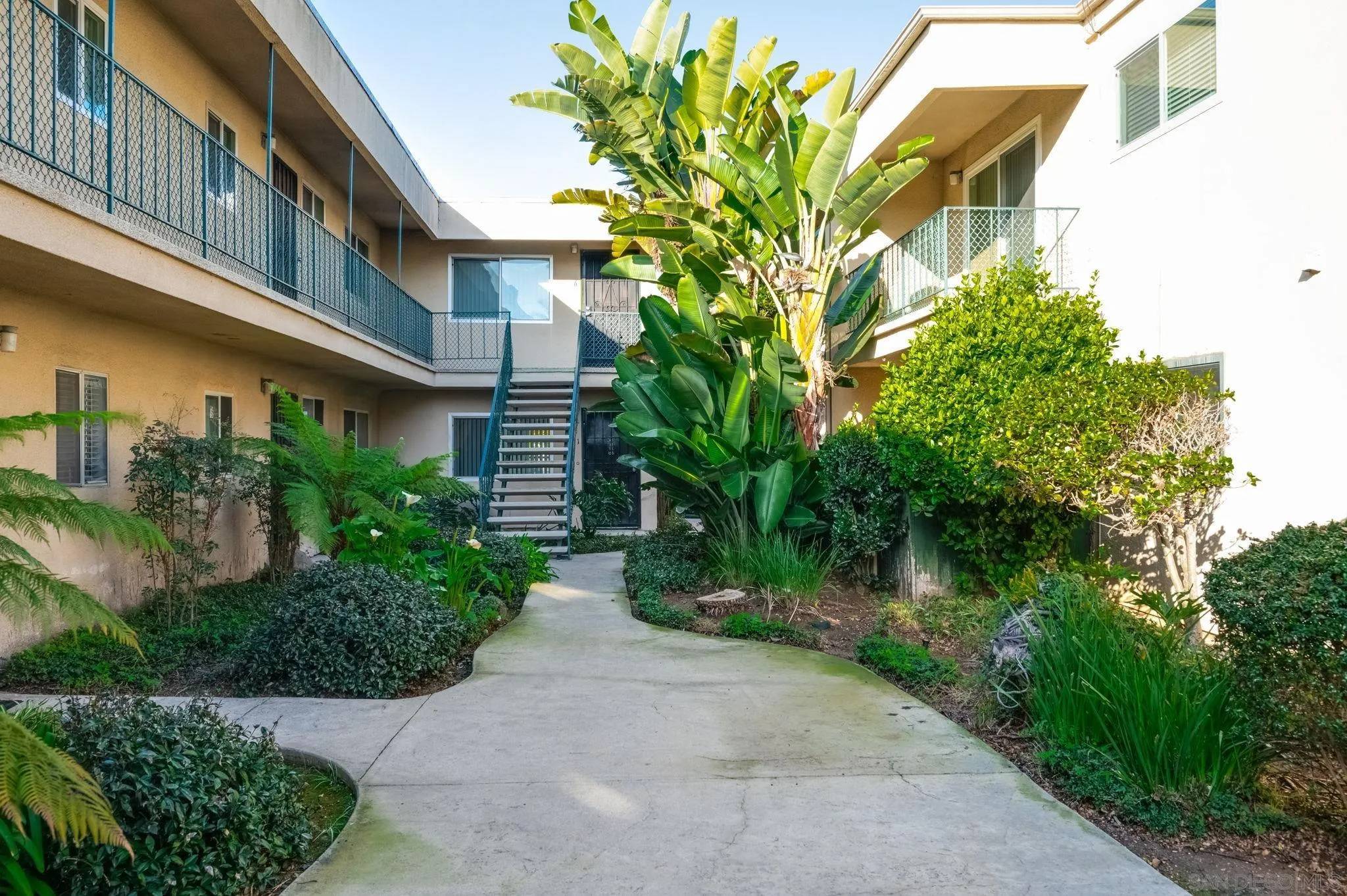 San Diego, CA 92117,4851 Cole St #1