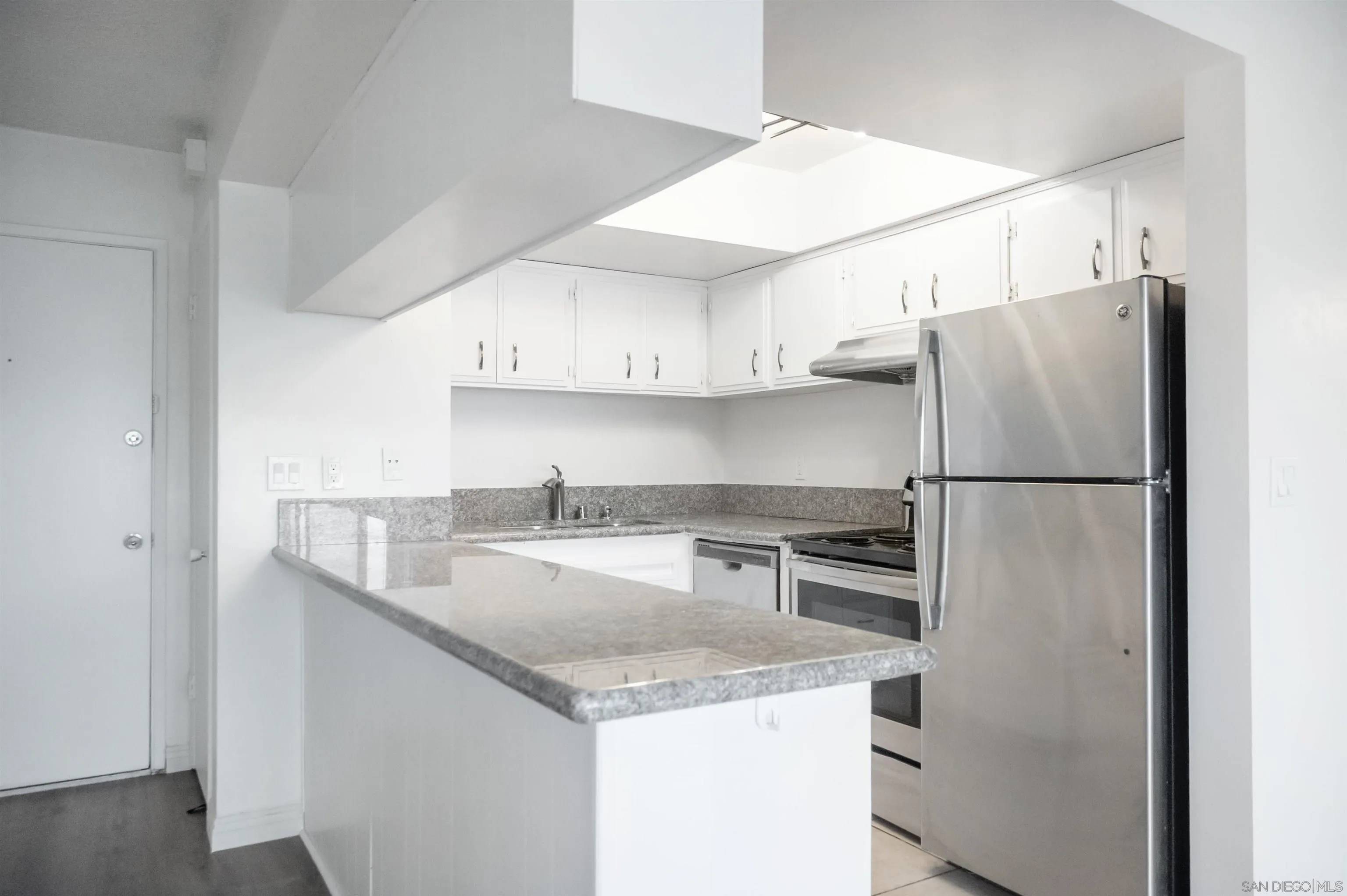 San Diego, CA 92111,7555 Linda Vista #9