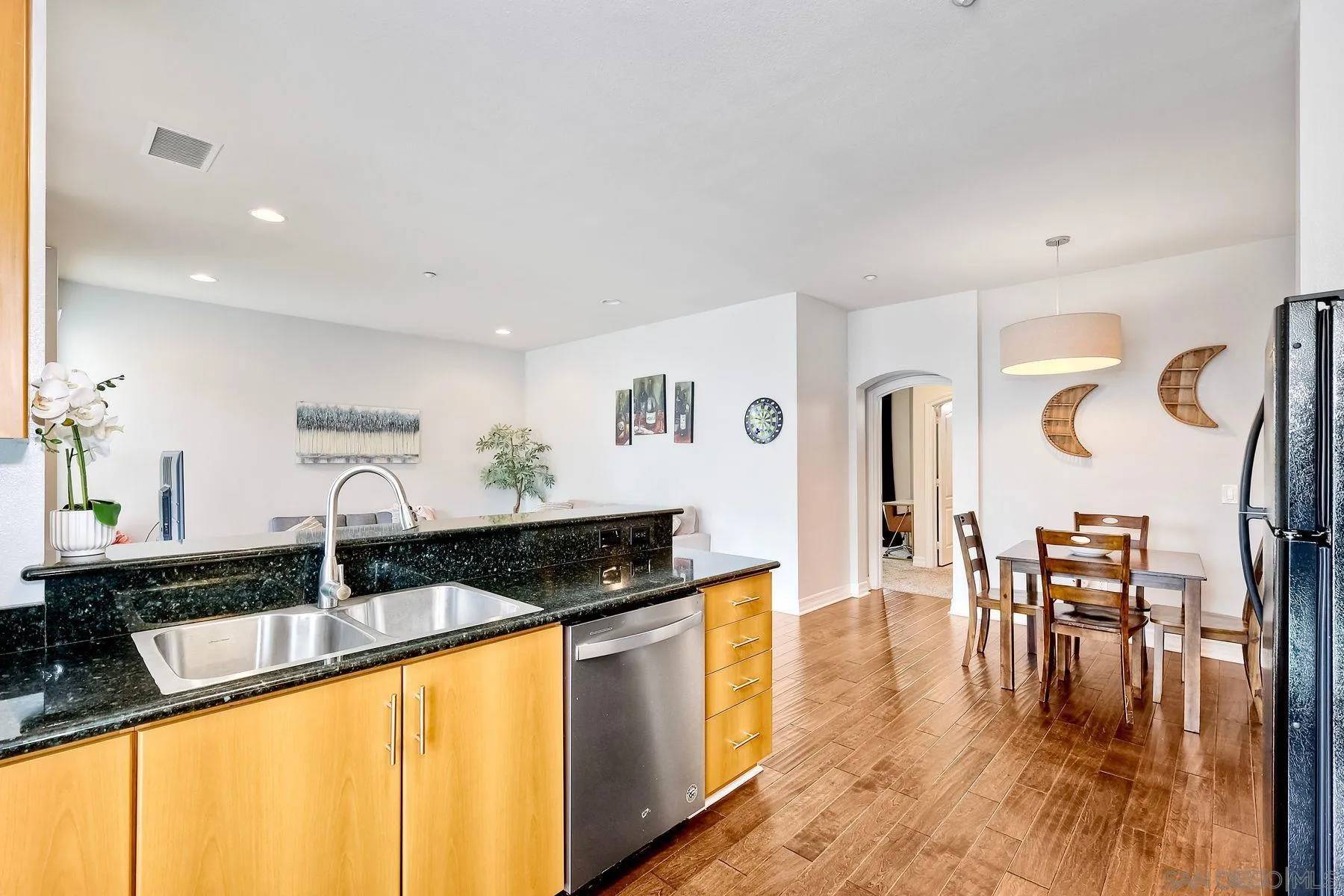 San Diego, CA 92101,1225 Island Ave #208