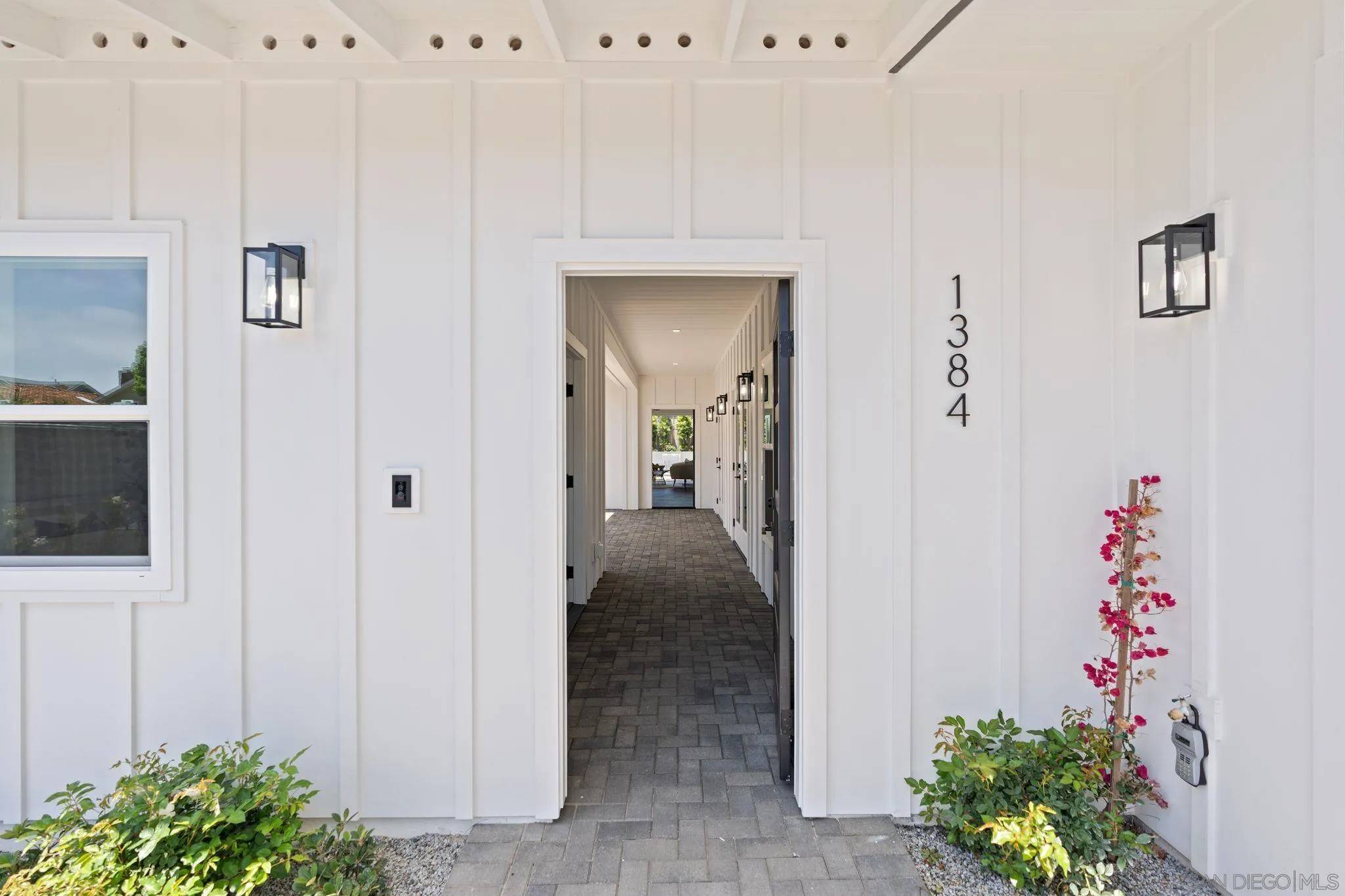 Carlsbad, CA 92008,1384 Cynthia Ln